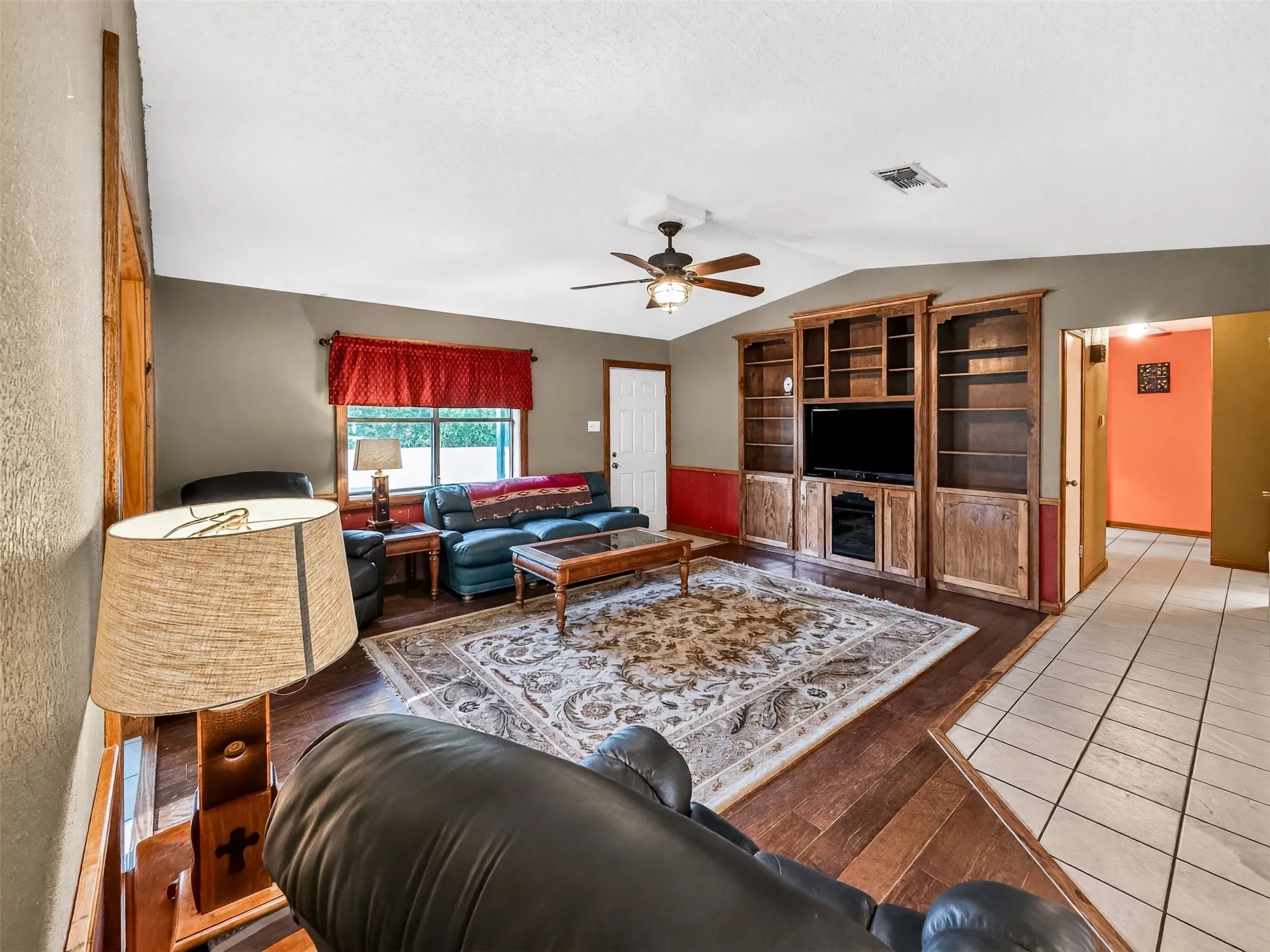 Single Family Residence For Sale in Hopkins County , 803 Farm Road 71 W, Sulphur Springs, Texas 75482, 2 Bedroom, 2 Bathroom, Garage spaces, 1,260 Sqft, built in 1983, mls#21380783, Real Estate Agent in Sulphur Springs, Homes For Sale in Hopkins county, Homes For Sale in Sulphur Springs, Realtor in Sulphur Springs Texas, Real Estate Brokerage Independent Realty Texas, Luminita Cordes Realtor