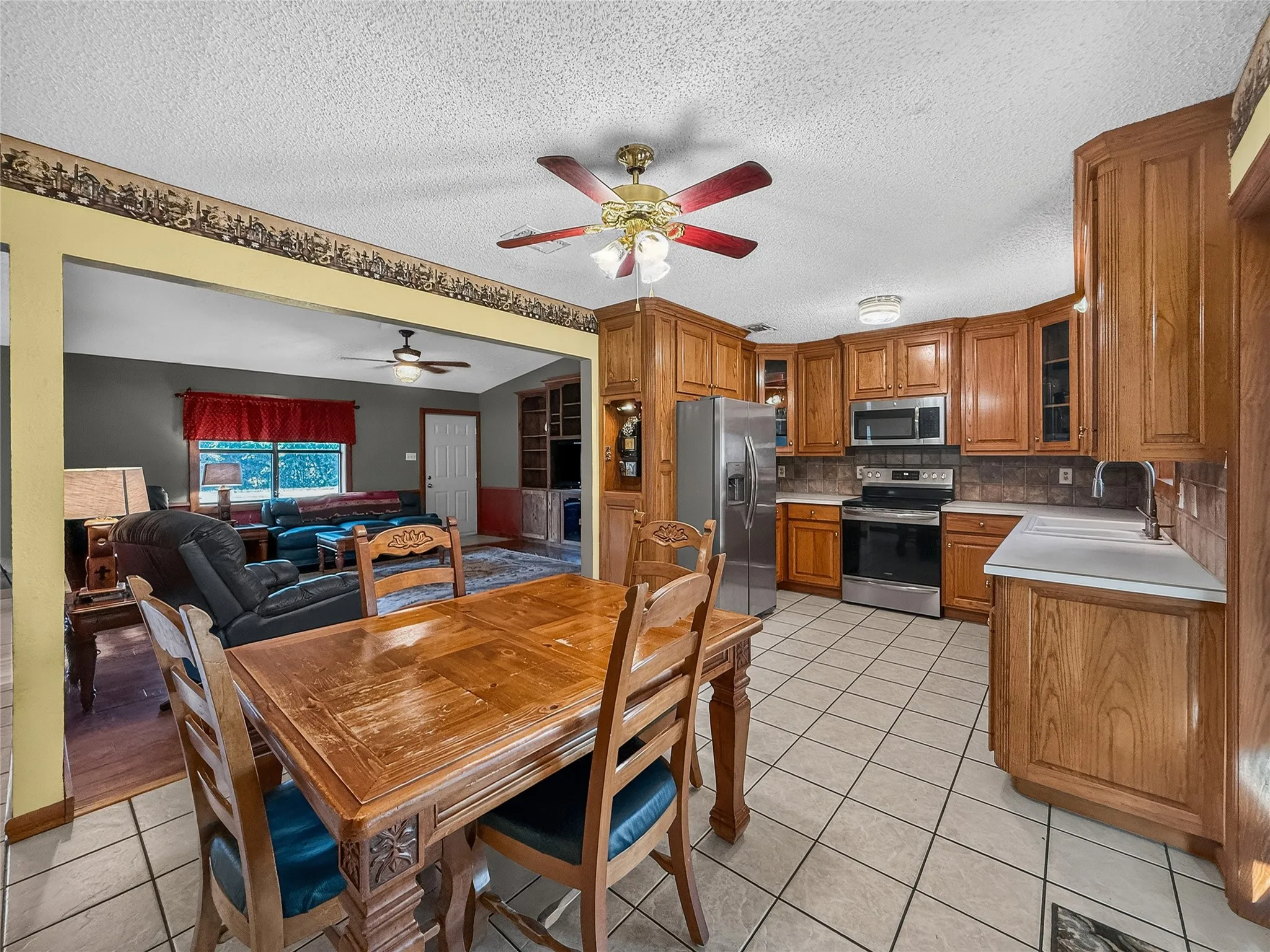 Single Family Residence For Sale in Hopkins County , 803 Farm Road 71 W, Sulphur Springs, Texas 75482, 2 Bedroom, 2 Bathroom, Garage spaces, 1,260 Sqft, built in 1983, mls#21380783, Real Estate Agent in Sulphur Springs, Homes For Sale in Hopkins county, Homes For Sale in Sulphur Springs, Realtor in Sulphur Springs Texas, Real Estate Brokerage Independent Realty Texas, Luminita Cordes Realtor
