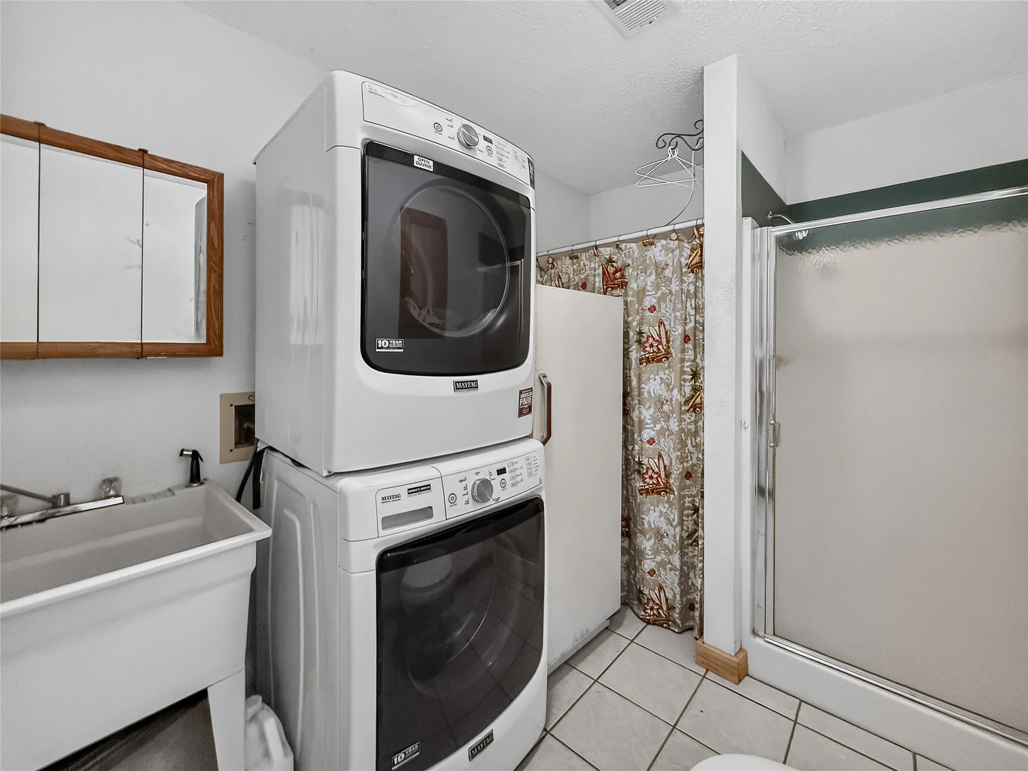 Single Family Residence For Sale in Hopkins County , 803 Farm Road 71 W, Sulphur Springs, Texas 75482, 2 Bedroom, 2 Bathroom, Garage spaces, 1,260 Sqft, built in 1983, mls#21380783, Real Estate Agent in Sulphur Springs, Homes For Sale in Hopkins county, Homes For Sale in Sulphur Springs, Realtor in Sulphur Springs Texas, Real Estate Brokerage Independent Realty Texas, Luminita Cordes Realtor