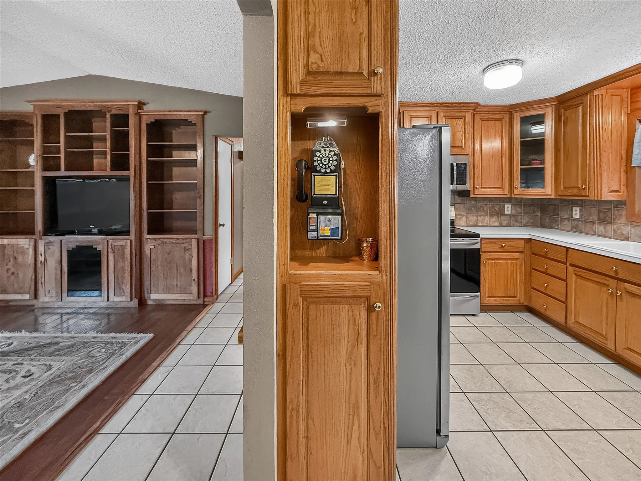 Single Family Residence For Sale in Hopkins County , 803 Farm Road 71 W, Sulphur Springs, Texas 75482, 2 Bedroom, 2 Bathroom, Garage spaces, 1,260 Sqft, built in 1983, mls#21380783, Real Estate Agent in Sulphur Springs, Homes For Sale in Hopkins county, Homes For Sale in Sulphur Springs, Realtor in Sulphur Springs Texas, Real Estate Brokerage Independent Realty Texas, Luminita Cordes Realtor