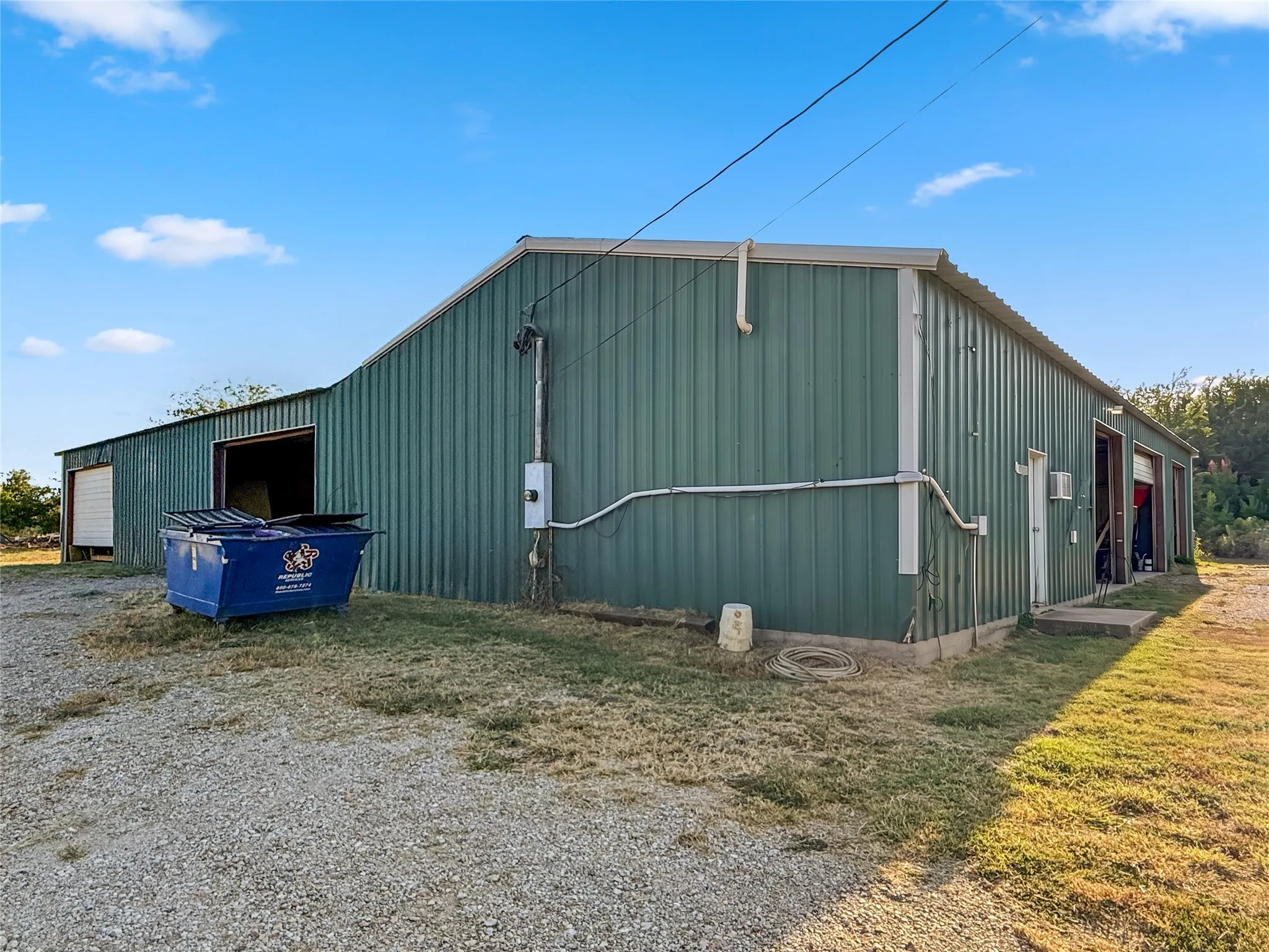 Single Family Residence For Sale in Hopkins County , 803 Farm Road 71 W, Sulphur Springs, Texas 75482, 2 Bedroom, 2 Bathroom, Garage spaces, 1,260 Sqft, built in 1983, mls#21380783, Real Estate Agent in Sulphur Springs, Homes For Sale in Hopkins county, Homes For Sale in Sulphur Springs, Realtor in Sulphur Springs Texas, Real Estate Brokerage Independent Realty Texas, Luminita Cordes Realtor