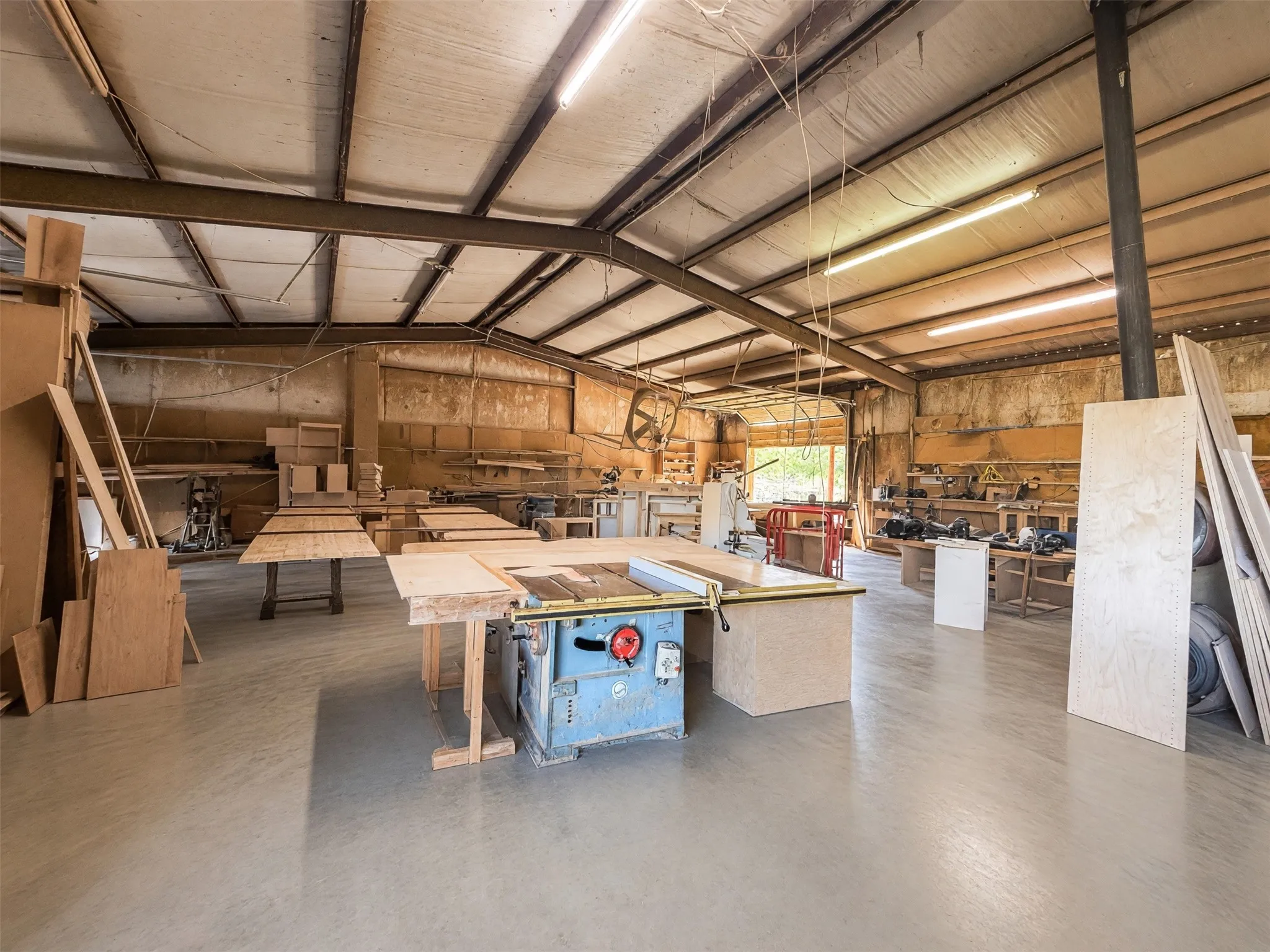 Single Family Residence For Sale in Hopkins County , 803 Farm Road 71 W, Sulphur Springs, Texas 75482, 2 Bedroom, 2 Bathroom, Garage spaces, 1,260 Sqft, built in 1983, mls#21380783, Real Estate Agent in Sulphur Springs, Homes For Sale in Hopkins county, Homes For Sale in Sulphur Springs, Realtor in Sulphur Springs Texas, Real Estate Brokerage Independent Realty Texas, Luminita Cordes Realtor