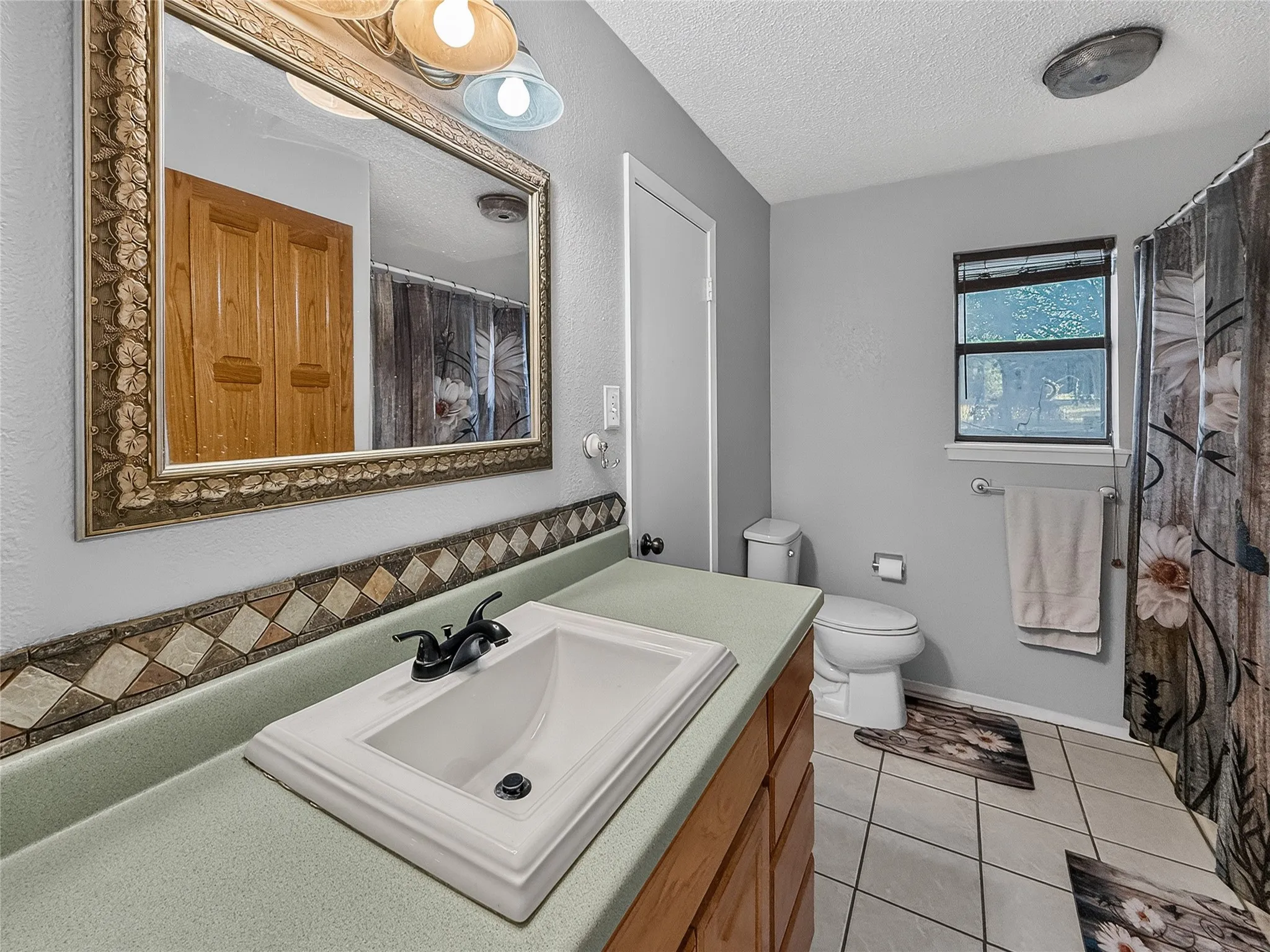 Single Family Residence For Sale in Hopkins County , 803 Farm Road 71 W, Sulphur Springs, Texas 75482, 2 Bedroom, 2 Bathroom, Garage spaces, 1,260 Sqft, built in 1983, mls#21380783, Real Estate Agent in Sulphur Springs, Homes For Sale in Hopkins county, Homes For Sale in Sulphur Springs, Realtor in Sulphur Springs Texas, Real Estate Brokerage Independent Realty Texas, Luminita Cordes Realtor