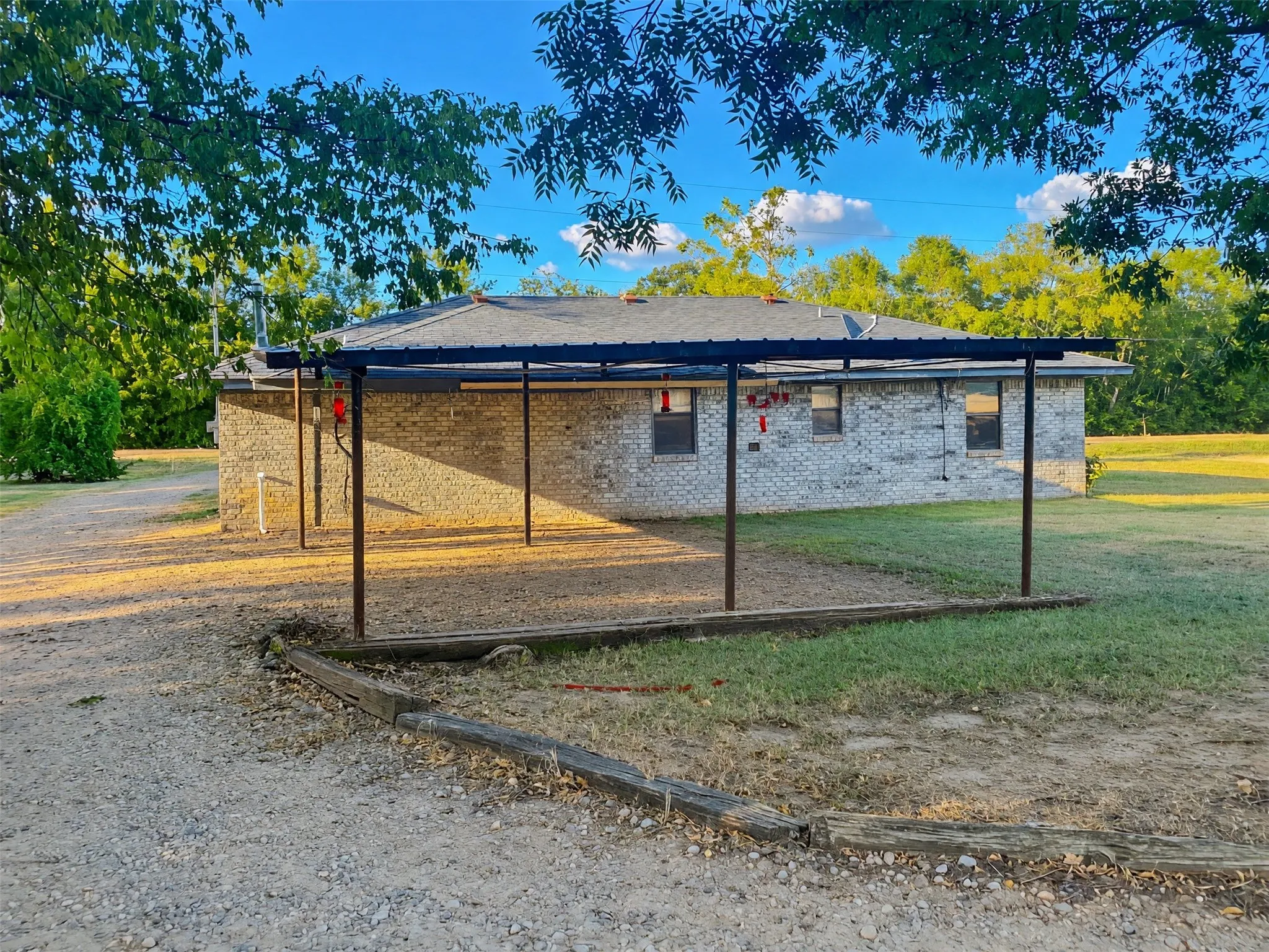 Single Family Residence For Sale in Hopkins County , 803 Farm Road 71 W, Sulphur Springs, Texas 75482, 2 Bedroom, 2 Bathroom, Garage spaces, 1,260 Sqft, built in 1983, mls#21380783, Real Estate Agent in Sulphur Springs, Homes For Sale in Hopkins county, Homes For Sale in Sulphur Springs, Realtor in Sulphur Springs Texas, Real Estate Brokerage Independent Realty Texas, Luminita Cordes Realtor