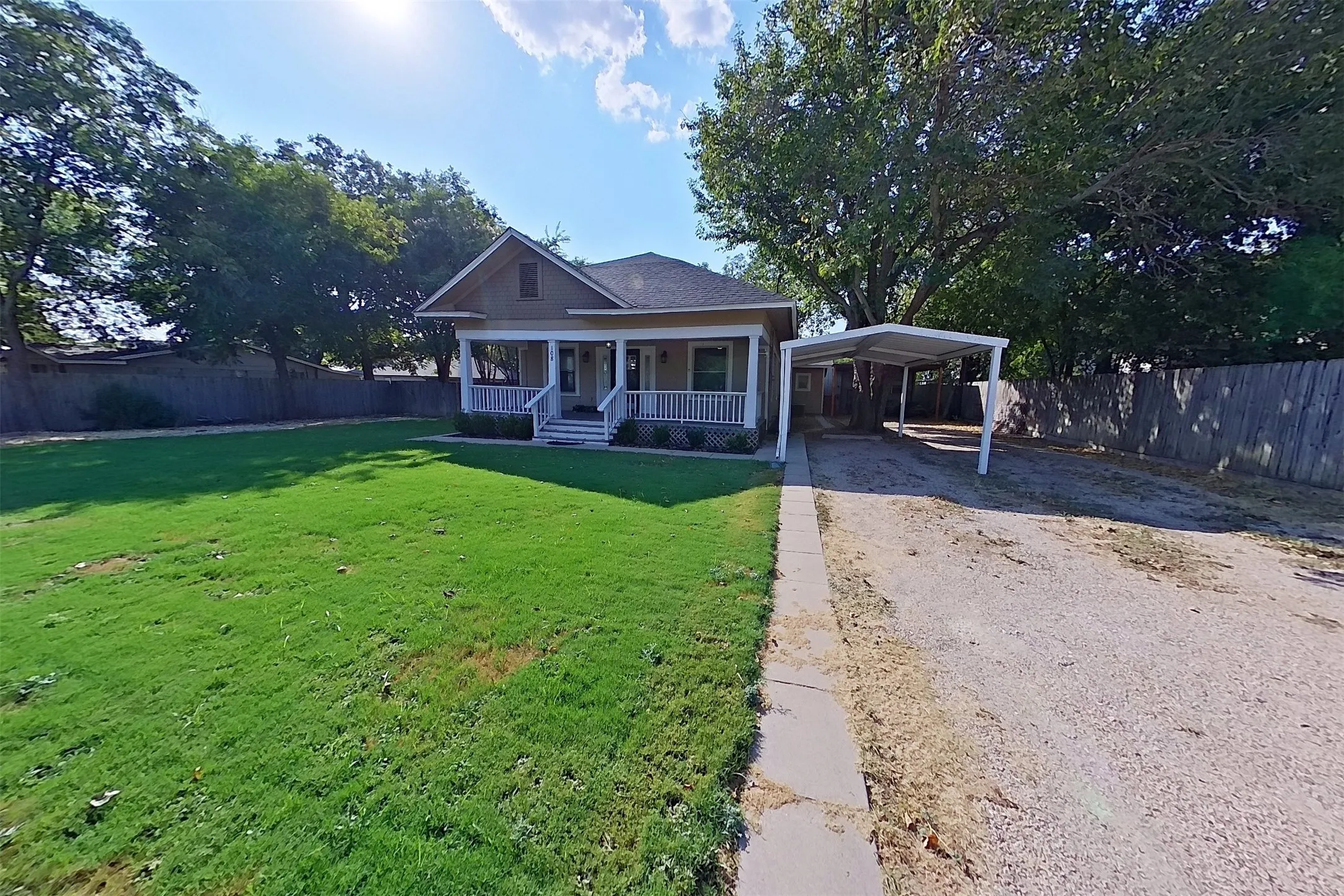 Single Family Residence For Sale in Johnson County , 108 S 2nd Street, Godley, Texas 76044, 3 Bedroom, 2 Bathroom, Garage spaces, 1,826 Sqft, built in 0, mls#21383001, Real Estate Agent in Godley, Homes For Sale in Johnson county, Homes For Sale in Godley, Realtor in Godley Texas, Real Estate Brokerage Independent Realty Texas, Luminita Cordes Realtor