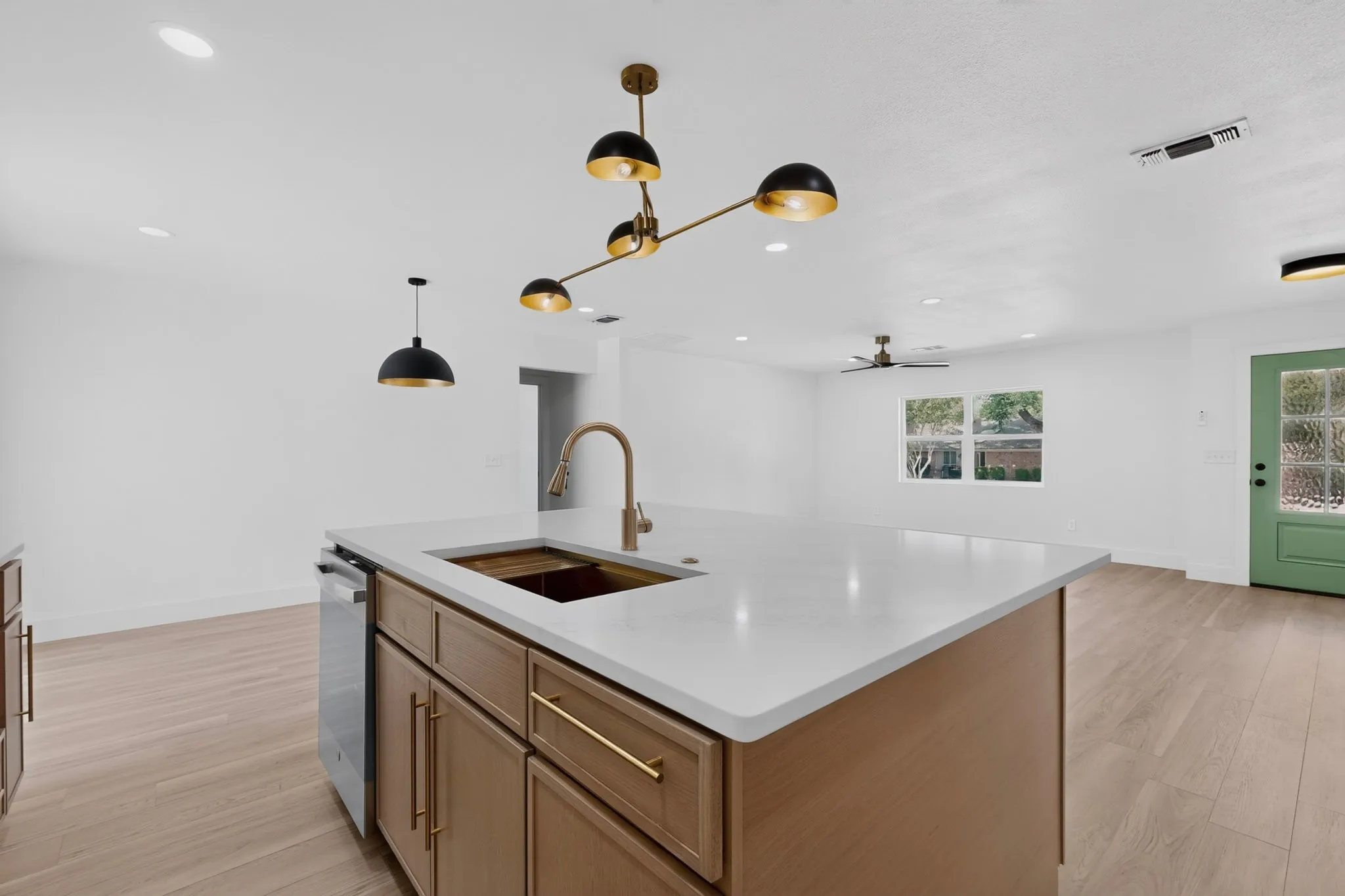 Single Family Residence For Sale in Collin County , 2224 Westlake Drive, Plano, Texas 75075, 4 Bedroom, 3 Bathroom, 2 Garage spaces, 1,846 Sqft, built in 1968, mls#21382199, Real Estate Agent in Plano, Homes For Sale in Collin county, Homes For Sale in Plano, Realtor in Plano Texas, Real Estate Brokerage Independent Realty Texas, Luminita Cordes Realtor