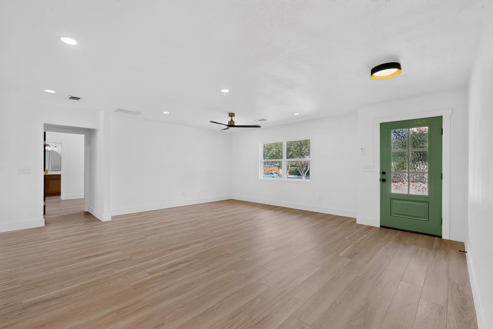 Single Family Residence For Sale in Collin County , 2224 Westlake Drive, Plano, Texas 75075, 4 Bedroom, 3 Bathroom, 2 Garage spaces, 1,846 Sqft, built in 1968, mls#21382199, Real Estate Agent in Plano, Homes For Sale in Collin county, Homes For Sale in Plano, Realtor in Plano Texas, Real Estate Brokerage Independent Realty Texas, Luminita Cordes Realtor