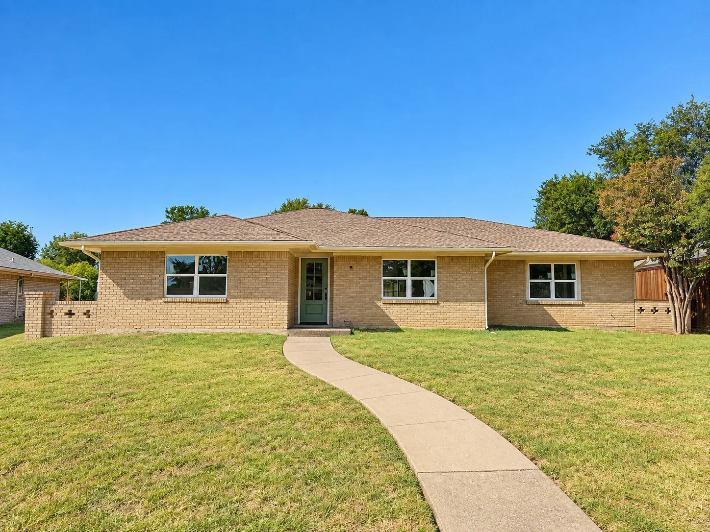 Single Family Residence For Sale in Collin County , 2224 Westlake Drive, Plano, Texas 75075, 4 Bedroom, 3 Bathroom, 2 Garage spaces, 1,846 Sqft, built in 1968, mls#21382199, Real Estate Agent in Plano, Homes For Sale in Collin county, Homes For Sale in Plano, Realtor in Plano Texas, Real Estate Brokerage Independent Realty Texas, Luminita Cordes Realtor