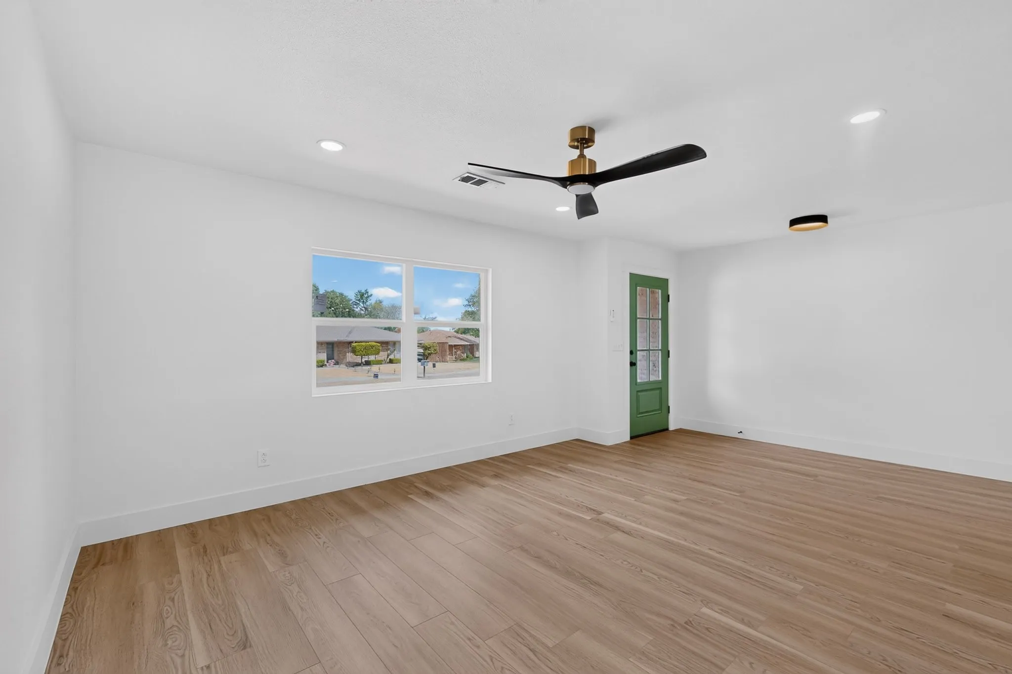 Single Family Residence For Sale in Collin County , 2224 Westlake Drive, Plano, Texas 75075, 4 Bedroom, 3 Bathroom, 2 Garage spaces, 1,846 Sqft, built in 1968, mls#21382199, Real Estate Agent in Plano, Homes For Sale in Collin county, Homes For Sale in Plano, Realtor in Plano Texas, Real Estate Brokerage Independent Realty Texas, Luminita Cordes Realtor
