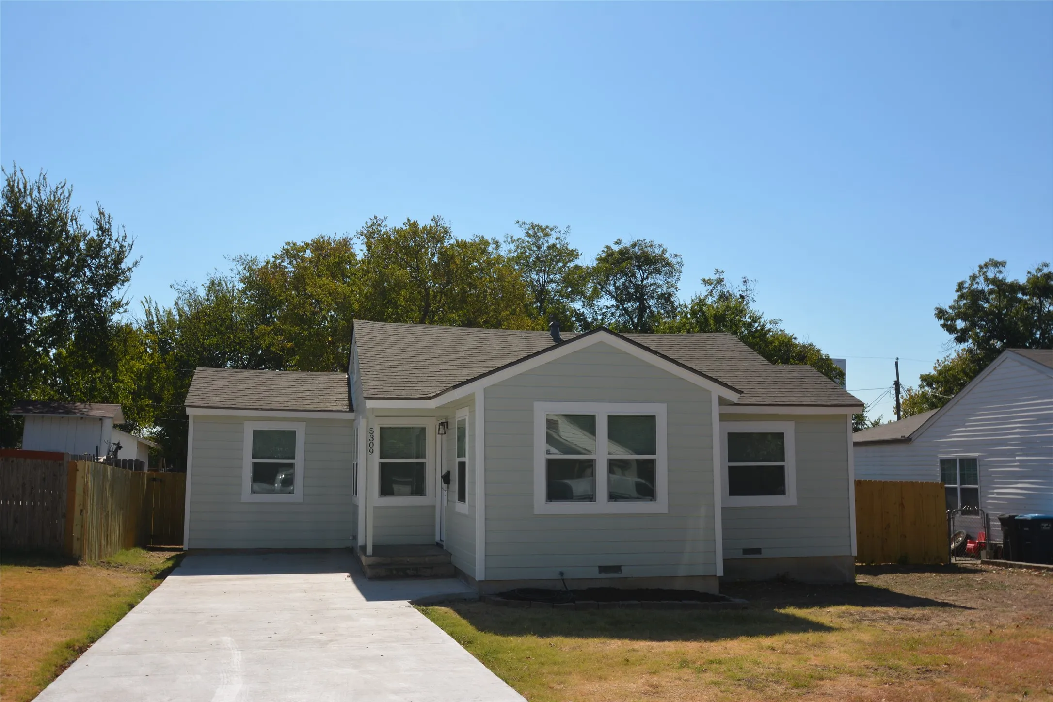 Single Family Residence For Sale in Tarrant County , 5309 Stanley Avenue, Fort Worth, Texas 76115, 3 Bedroom, 1 Bathroom, Garage spaces, 1,063 Sqft, built in 1953, mls#21383656, Real Estate Agent in Fort Worth, Homes For Sale in Tarrant county, Homes For Sale in Fort Worth, Realtor in Fort Worth Texas, Real Estate Brokerage Independent Realty Texas, Luminita Cordes Realtor
