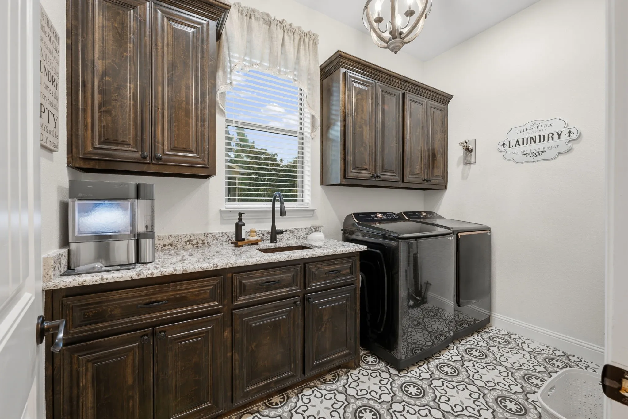 Single Family Residence For Sale in Collin County , 1102 Hidden Oaks Drive, Wylie, Texas 75098, 4 Bedroom, 4 Bathroom, 2 Garage spaces, 3,782 Sqft, built in 2015, mls#21381437, Real Estate Agent in Wylie, Homes For Sale in Collin county, Homes For Sale in Wylie, Realtor in Wylie Texas, Real Estate Brokerage Independent Realty Texas, Luminita Cordes Realtor