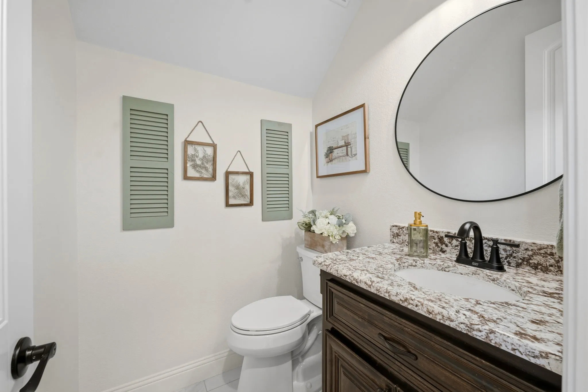 Guest bathroom downstairs