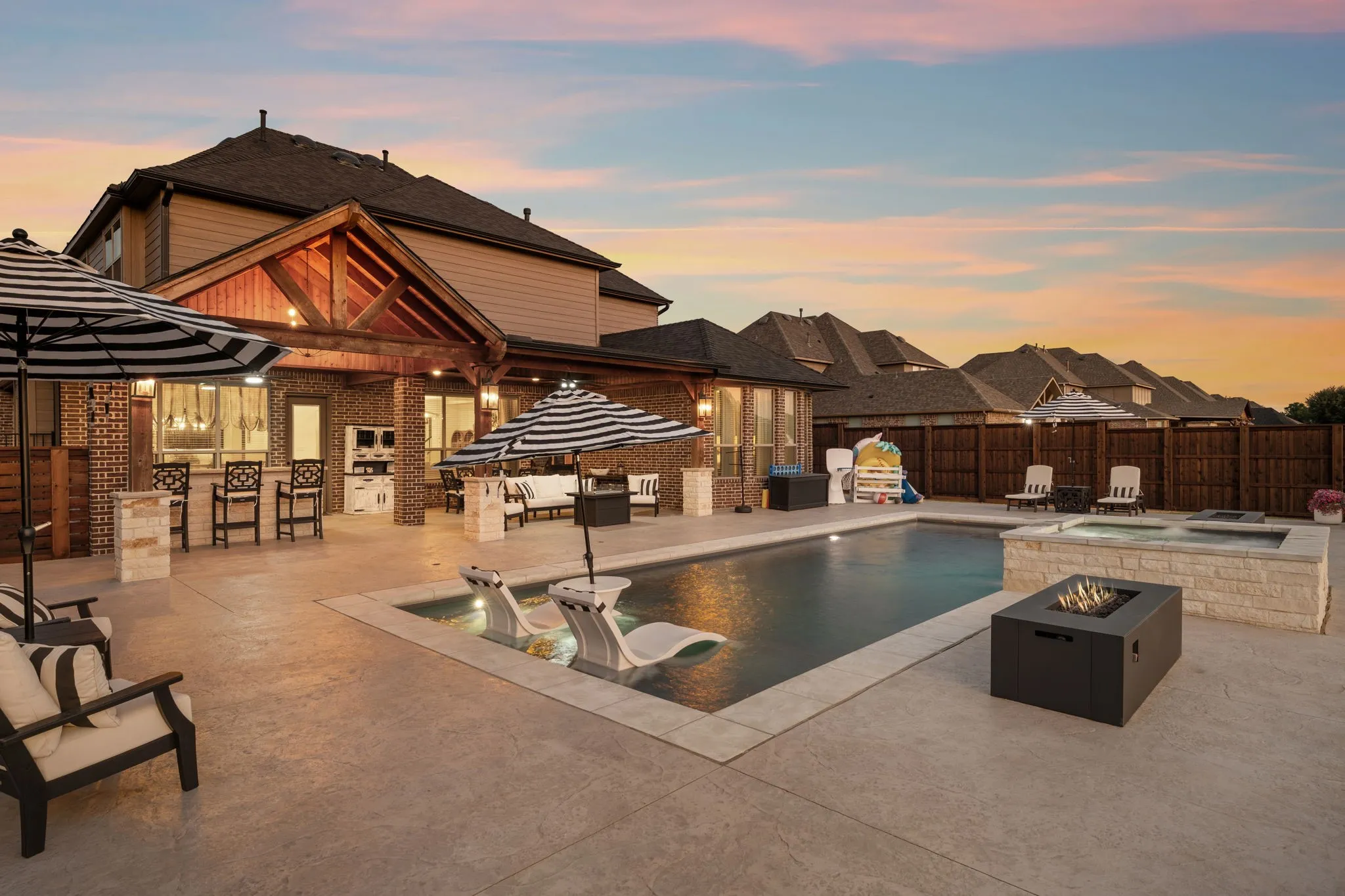 Single Family Residence For Sale in Collin County , 1102 Hidden Oaks Drive, Wylie, Texas 75098, 4 Bedroom, 4 Bathroom, 2 Garage spaces, 3,782 Sqft, built in 2015, mls#21381437, Real Estate Agent in Wylie, Homes For Sale in Collin county, Homes For Sale in Wylie, Realtor in Wylie Texas, Real Estate Brokerage Independent Realty Texas, Luminita Cordes Realtor