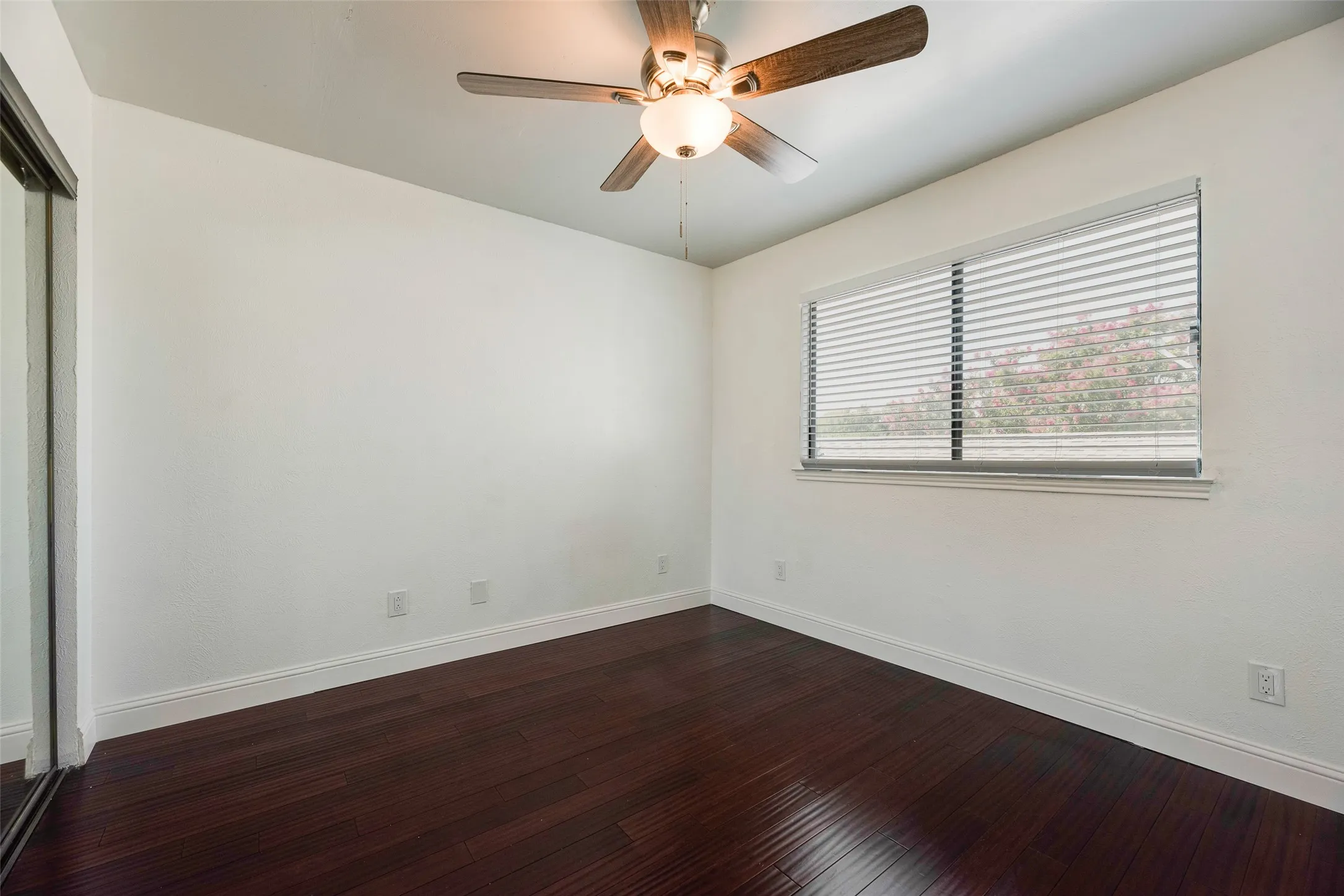 Condominium For Sale in Collin County , 17490 Meandering Way 202, Dallas, Texas 75252, 2 Bedroom, 2 Bathroom, 1 Garage spaces, 935 Sqft, built in 1983, mls#21382376, Real Estate Agent in Dallas, Homes For Sale in Collin county, Homes For Sale in Dallas, Realtor in Dallas Texas, Real Estate Brokerage Independent Realty Texas, Luminita Cordes Realtor