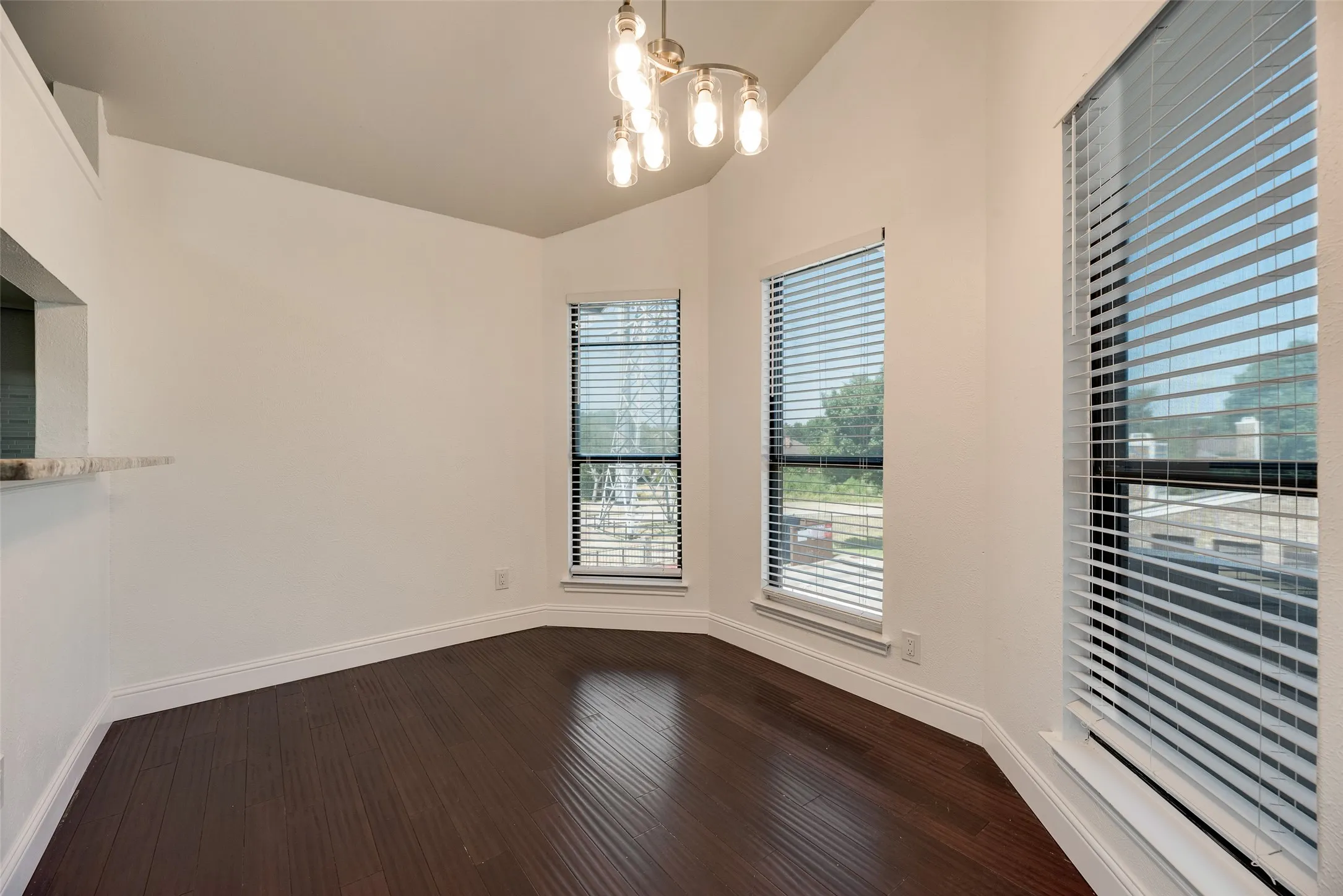 Condominium For Sale in Collin County , 17490 Meandering Way 202, Dallas, Texas 75252, 2 Bedroom, 2 Bathroom, 1 Garage spaces, 935 Sqft, built in 1983, mls#21382376, Real Estate Agent in Dallas, Homes For Sale in Collin county, Homes For Sale in Dallas, Realtor in Dallas Texas, Real Estate Brokerage Independent Realty Texas, Luminita Cordes Realtor