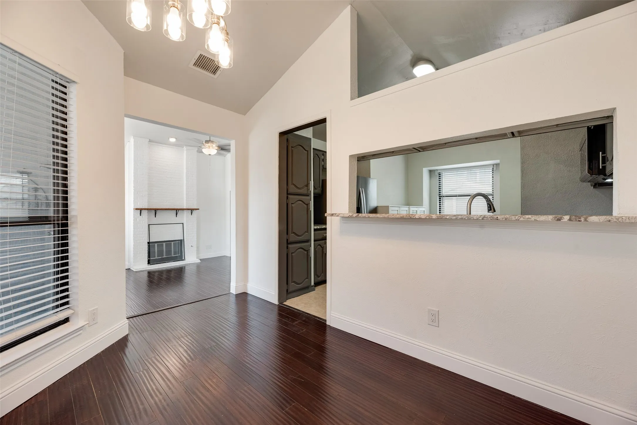 Condominium For Sale in Collin County , 17490 Meandering Way 202, Dallas, Texas 75252, 2 Bedroom, 2 Bathroom, 1 Garage spaces, 935 Sqft, built in 1983, mls#21382376, Real Estate Agent in Dallas, Homes For Sale in Collin county, Homes For Sale in Dallas, Realtor in Dallas Texas, Real Estate Brokerage Independent Realty Texas, Luminita Cordes Realtor