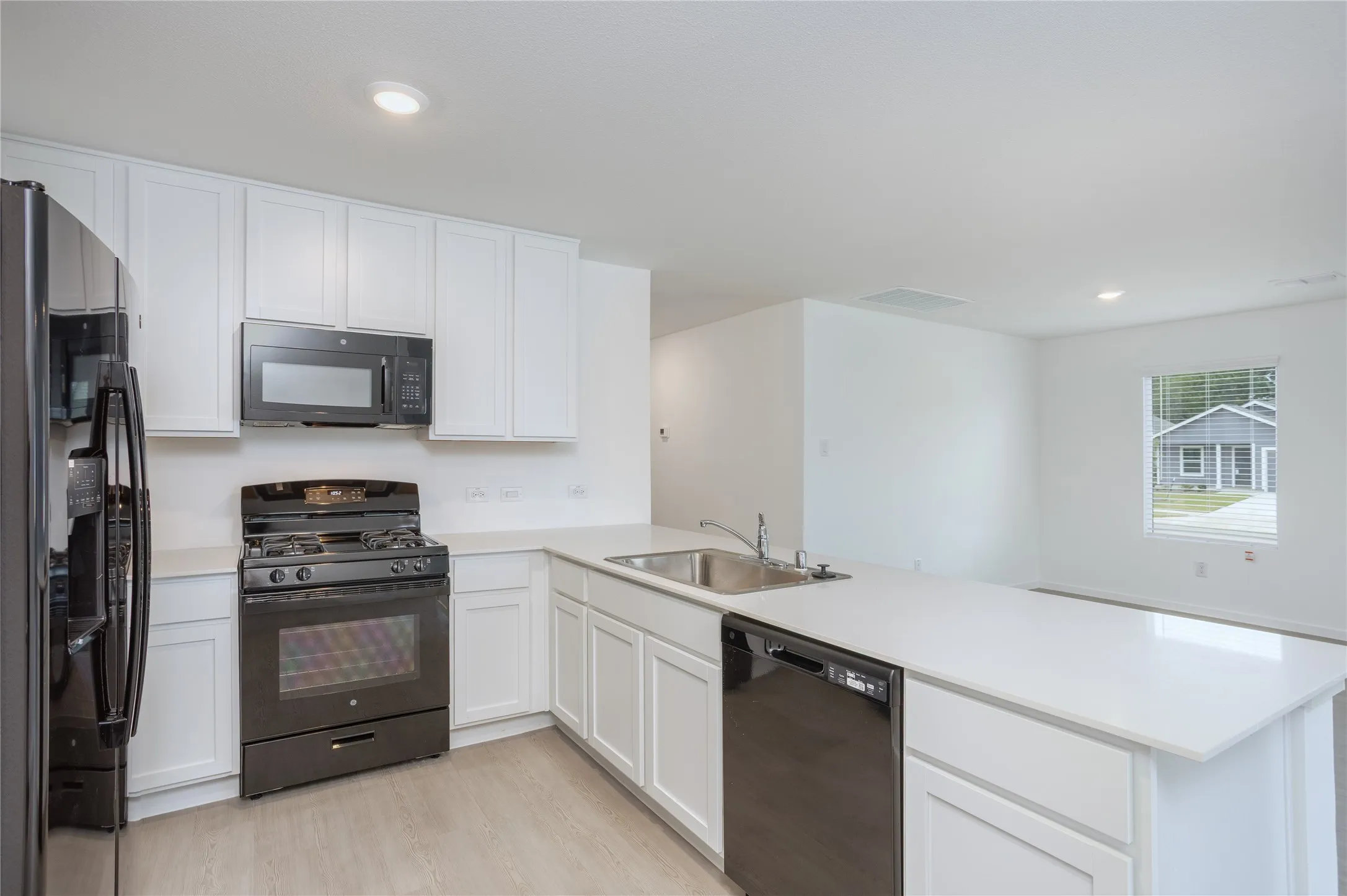 Single Family Residence For Rent in Collin County , 727 Ginkgo Way, Princeton, Texas 75407, 4 Bedroom, 2 Bathroom, 2 Garage spaces, 1,667 Sqft, built in 2025, mls#21383570, Real Estate Agent in Princeton, Homes For Rent in Collin county, Homes For Rent in Princeton, Realtor in Princeton Texas, Real Estate Brokerage Independent Realty Texas, Luminita Cordes Realtor