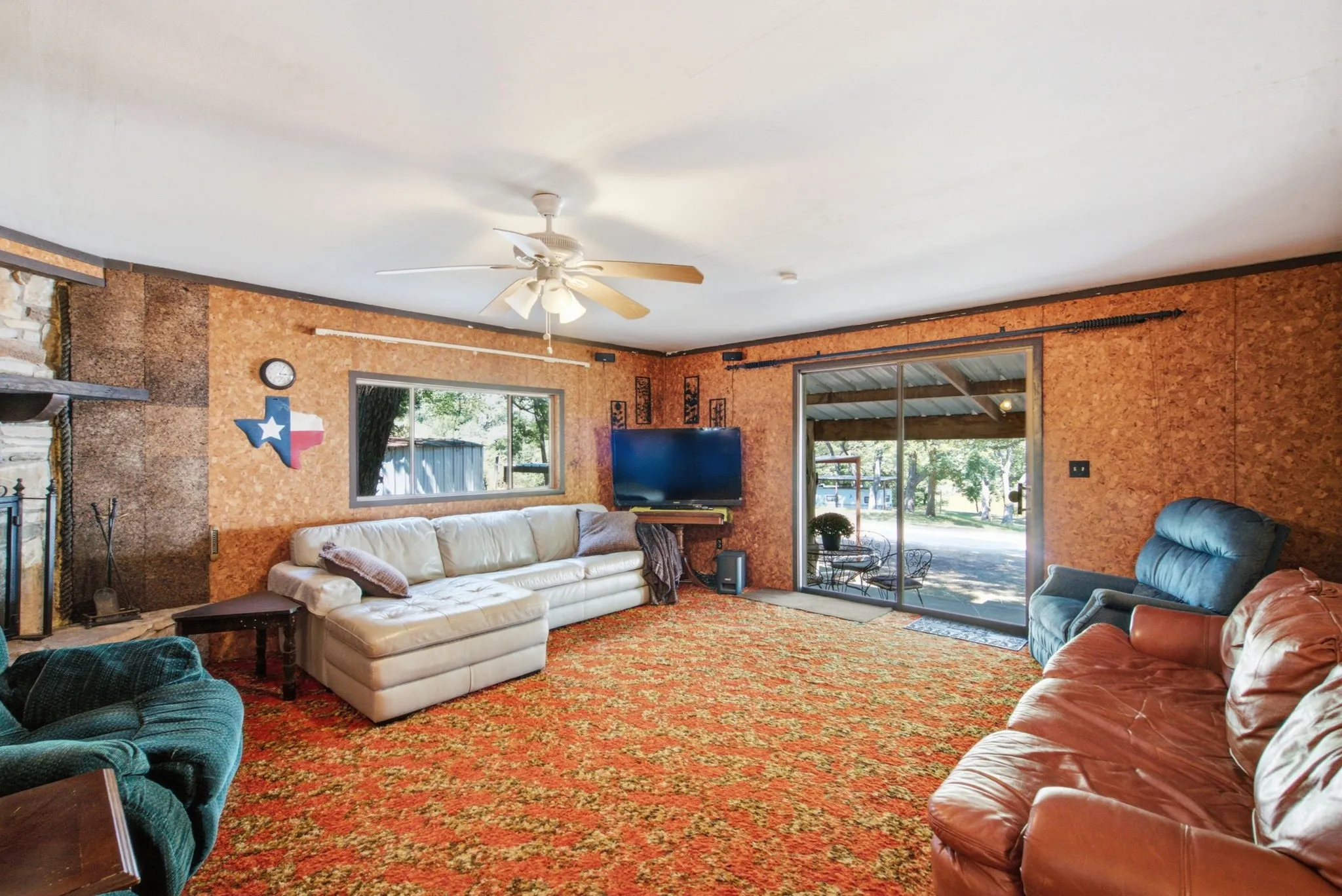 Single Family Residence For Sale in Hood County , 8704 Frontier Court, Granbury, Texas 76048, 2 Bedroom, 1 Bathroom, Garage spaces, 1,140 Sqft, built in 1975, mls#21382660, Real Estate Agent in Granbury, Homes For Sale in Hood county, Homes For Sale in Granbury, Realtor in Granbury Texas, Real Estate Brokerage Independent Realty Texas, Luminita Cordes Realtor