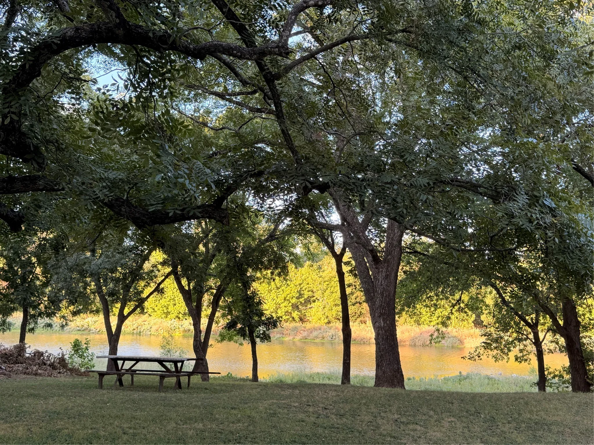 Single Family Residence For Sale in Hood County , 8704 Frontier Court, Granbury, Texas 76048, 2 Bedroom, 1 Bathroom, Garage spaces, 1,140 Sqft, built in 1975, mls#21382660, Real Estate Agent in Granbury, Homes For Sale in Hood county, Homes For Sale in Granbury, Realtor in Granbury Texas, Real Estate Brokerage Independent Realty Texas, Luminita Cordes Realtor