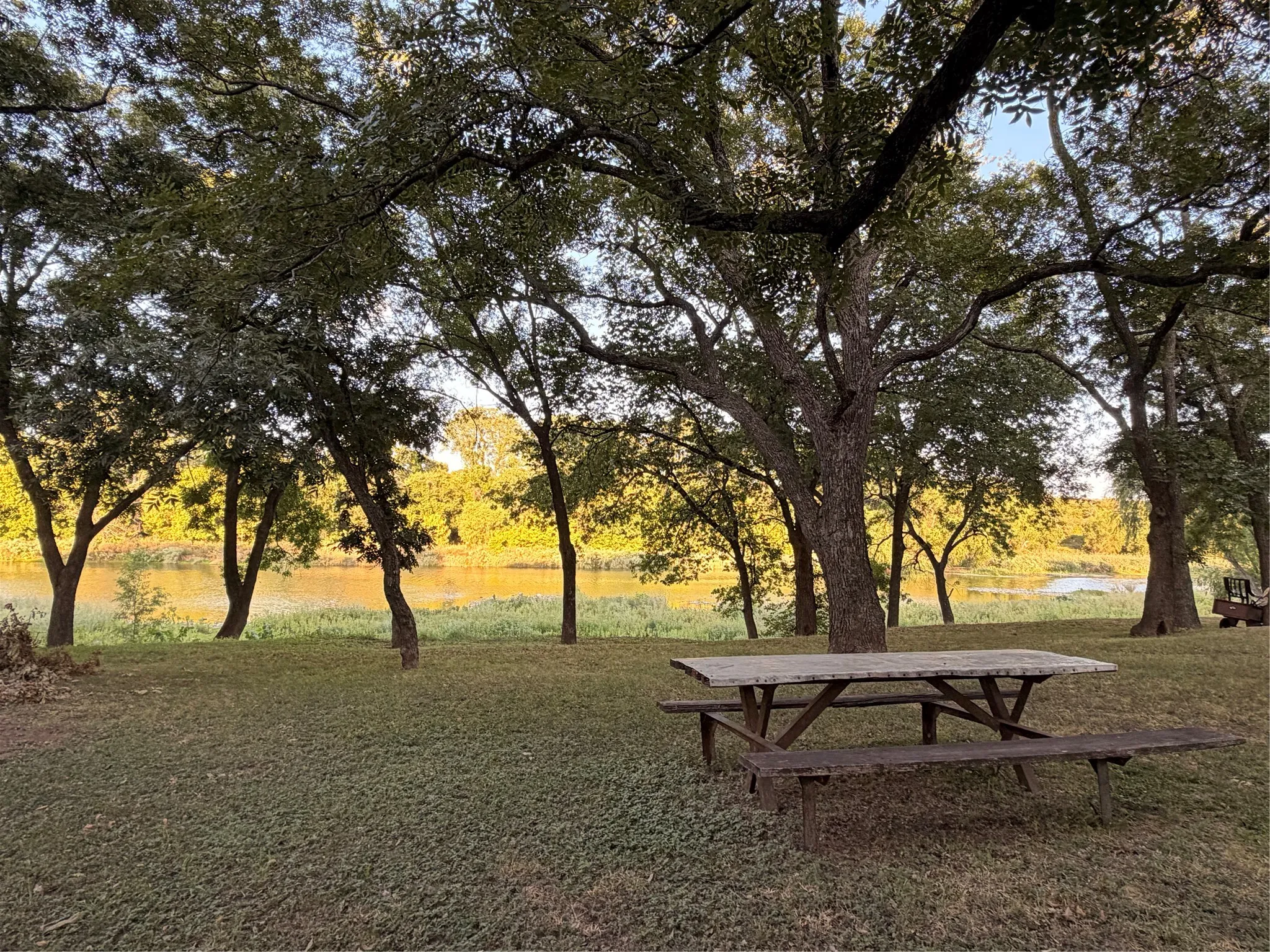 Single Family Residence For Sale in Hood County , 8704 Frontier Court, Granbury, Texas 76048, 2 Bedroom, 1 Bathroom, Garage spaces, 1,140 Sqft, built in 1975, mls#21382660, Real Estate Agent in Granbury, Homes For Sale in Hood county, Homes For Sale in Granbury, Realtor in Granbury Texas, Real Estate Brokerage Independent Realty Texas, Luminita Cordes Realtor