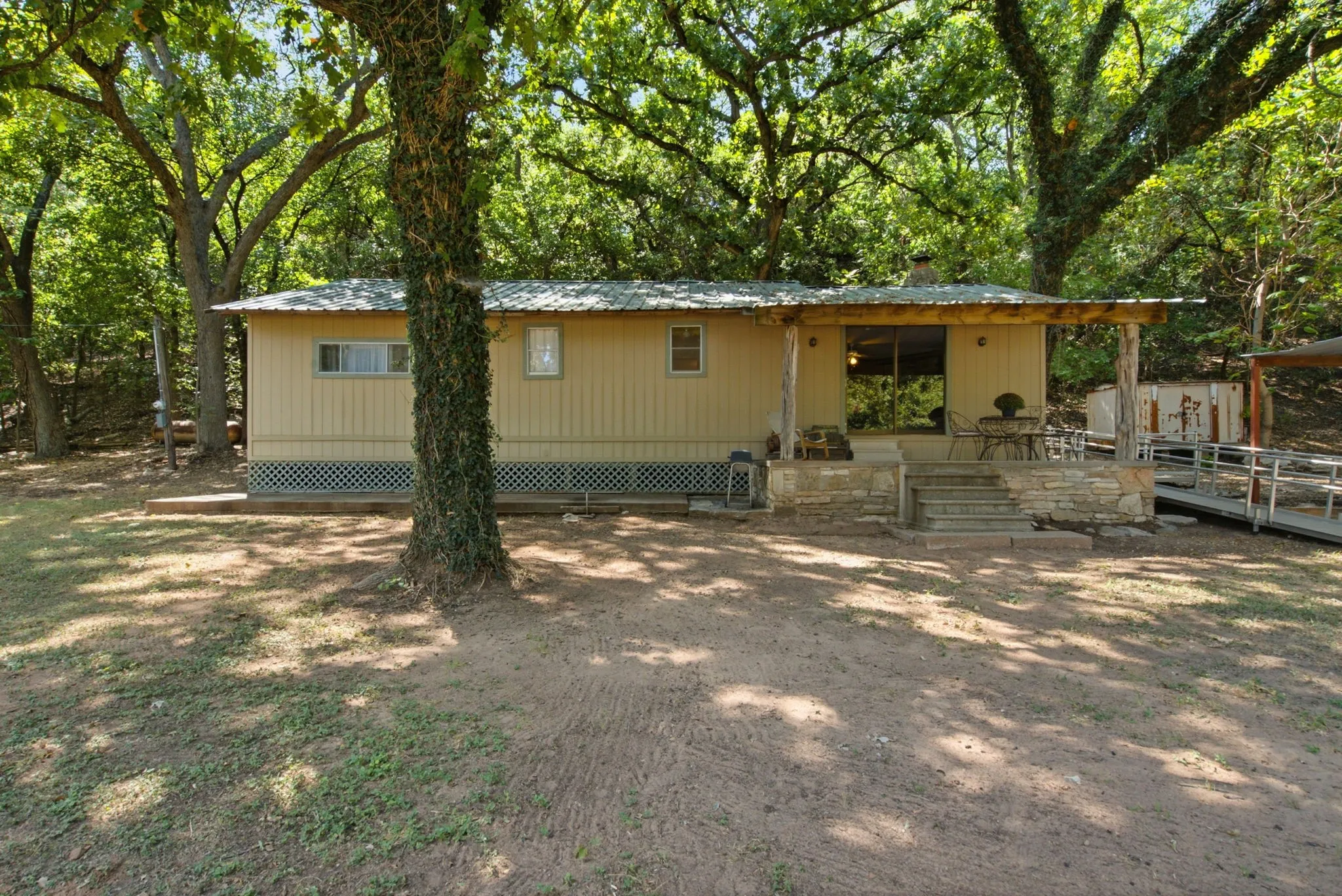 Single Family Residence For Sale in Hood County , 8704 Frontier Court, Granbury, Texas 76048, 2 Bedroom, 1 Bathroom, Garage spaces, 1,140 Sqft, built in 1975, mls#21382660, Real Estate Agent in Granbury, Homes For Sale in Hood county, Homes For Sale in Granbury, Realtor in Granbury Texas, Real Estate Brokerage Independent Realty Texas, Luminita Cordes Realtor