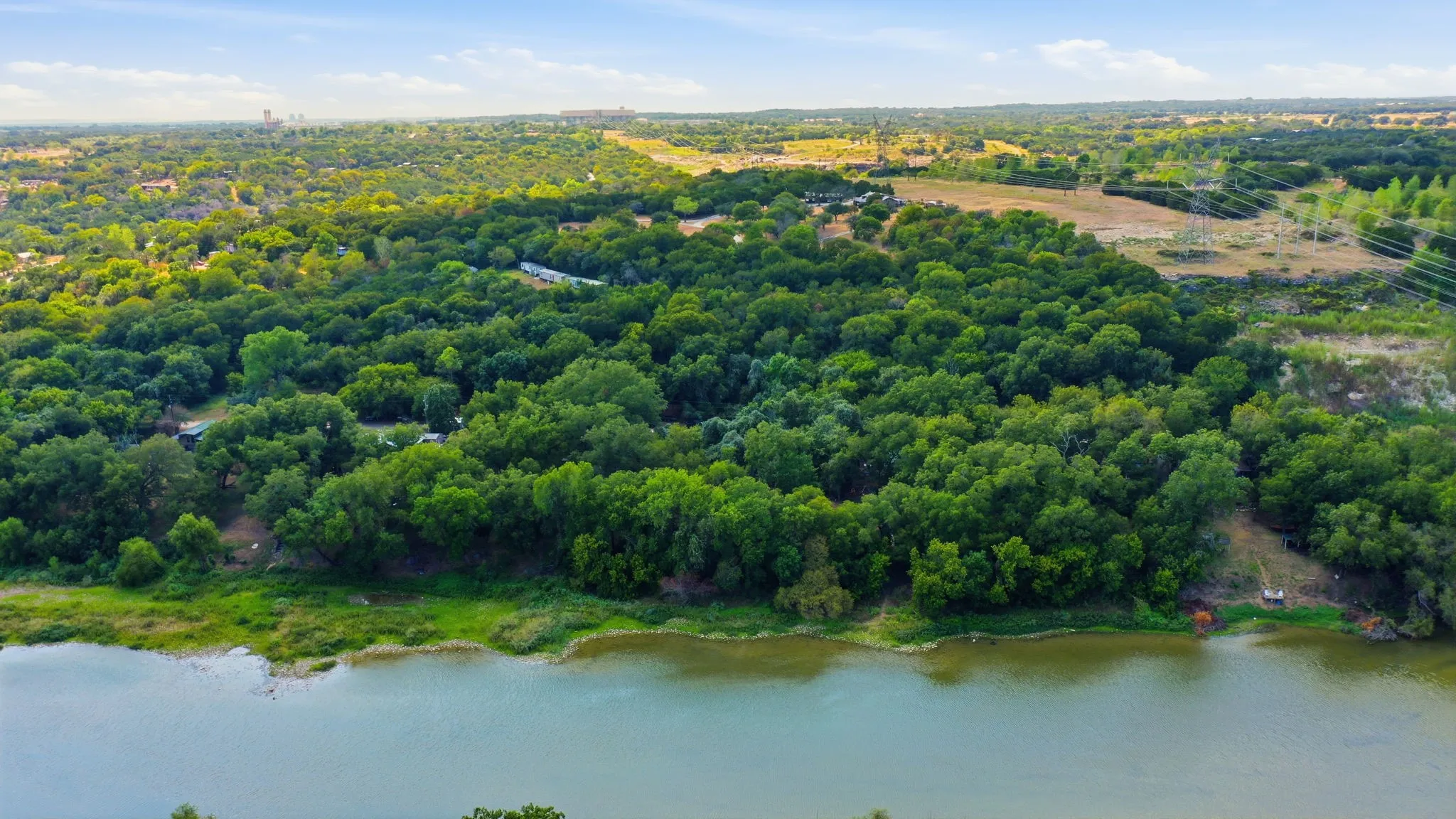 Single Family Residence For Sale in Hood County , 8704 Frontier Court, Granbury, Texas 76048, 2 Bedroom, 1 Bathroom, Garage spaces, 1,140 Sqft, built in 1975, mls#21382660, Real Estate Agent in Granbury, Homes For Sale in Hood county, Homes For Sale in Granbury, Realtor in Granbury Texas, Real Estate Brokerage Independent Realty Texas, Luminita Cordes Realtor