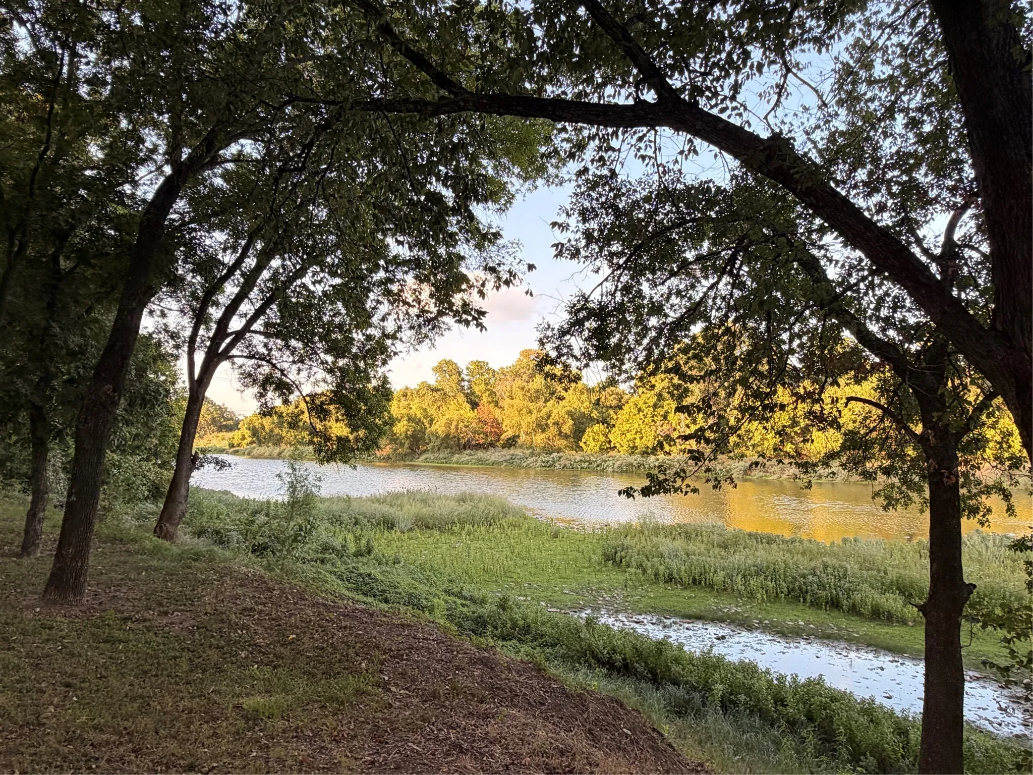 Single Family Residence For Sale in Hood County , 8704 Frontier Court, Granbury, Texas 76048, 2 Bedroom, 1 Bathroom, Garage spaces, 1,140 Sqft, built in 1975, mls#21382660, Real Estate Agent in Granbury, Homes For Sale in Hood county, Homes For Sale in Granbury, Realtor in Granbury Texas, Real Estate Brokerage Independent Realty Texas, Luminita Cordes Realtor