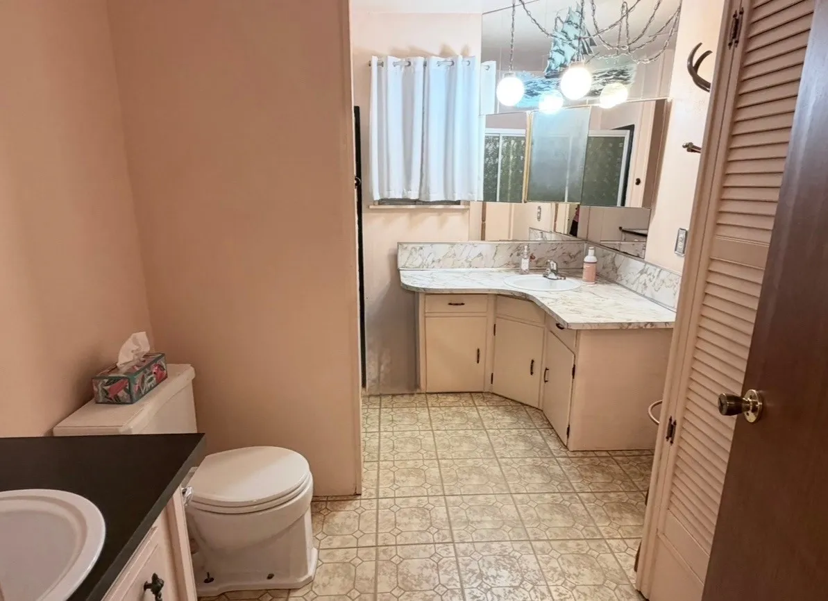 Single Family Residence For Sale in Hood County , 8704 Frontier Court, Granbury, Texas 76048, 2 Bedroom, 1 Bathroom, Garage spaces, 1,140 Sqft, built in 1975, mls#21382660, Real Estate Agent in Granbury, Homes For Sale in Hood county, Homes For Sale in Granbury, Realtor in Granbury Texas, Real Estate Brokerage Independent Realty Texas, Luminita Cordes Realtor
