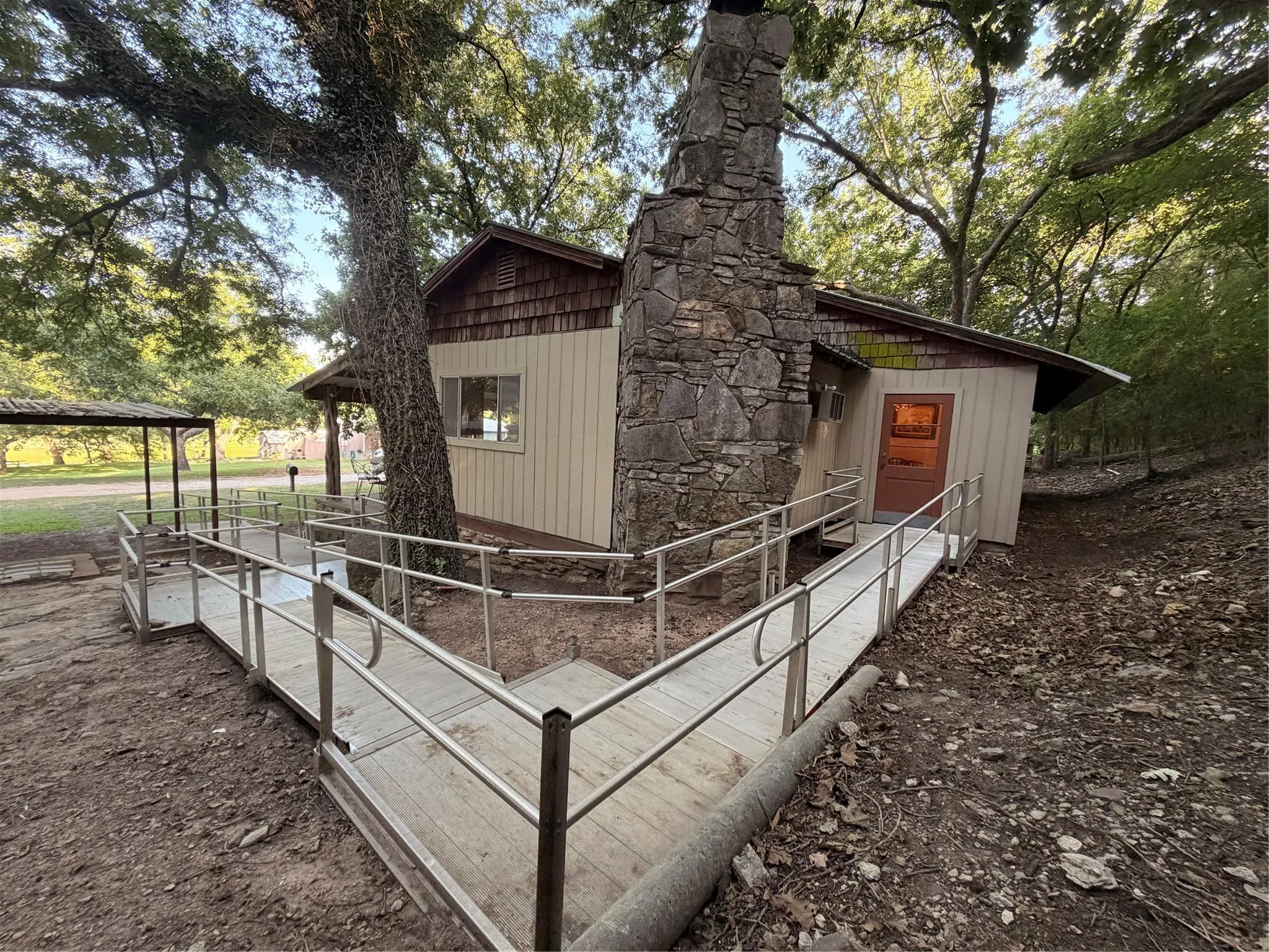Single Family Residence For Sale in Hood County , 8704 Frontier Court, Granbury, Texas 76048, 2 Bedroom, 1 Bathroom, Garage spaces, 1,140 Sqft, built in 1975, mls#21382660, Real Estate Agent in Granbury, Homes For Sale in Hood county, Homes For Sale in Granbury, Realtor in Granbury Texas, Real Estate Brokerage Independent Realty Texas, Luminita Cordes Realtor