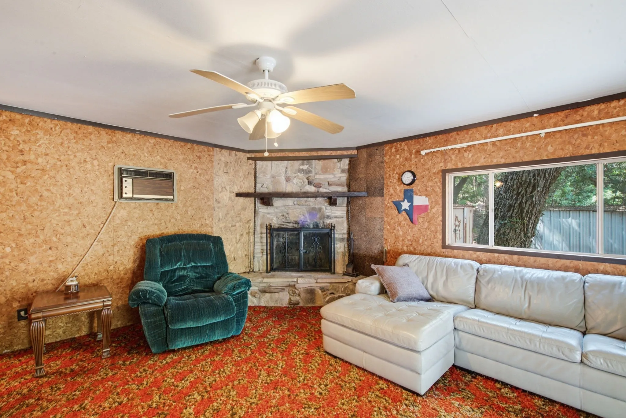Single Family Residence For Sale in Hood County , 8704 Frontier Court, Granbury, Texas 76048, 2 Bedroom, 1 Bathroom, Garage spaces, 1,140 Sqft, built in 1975, mls#21382660, Real Estate Agent in Granbury, Homes For Sale in Hood county, Homes For Sale in Granbury, Realtor in Granbury Texas, Real Estate Brokerage Independent Realty Texas, Luminita Cordes Realtor