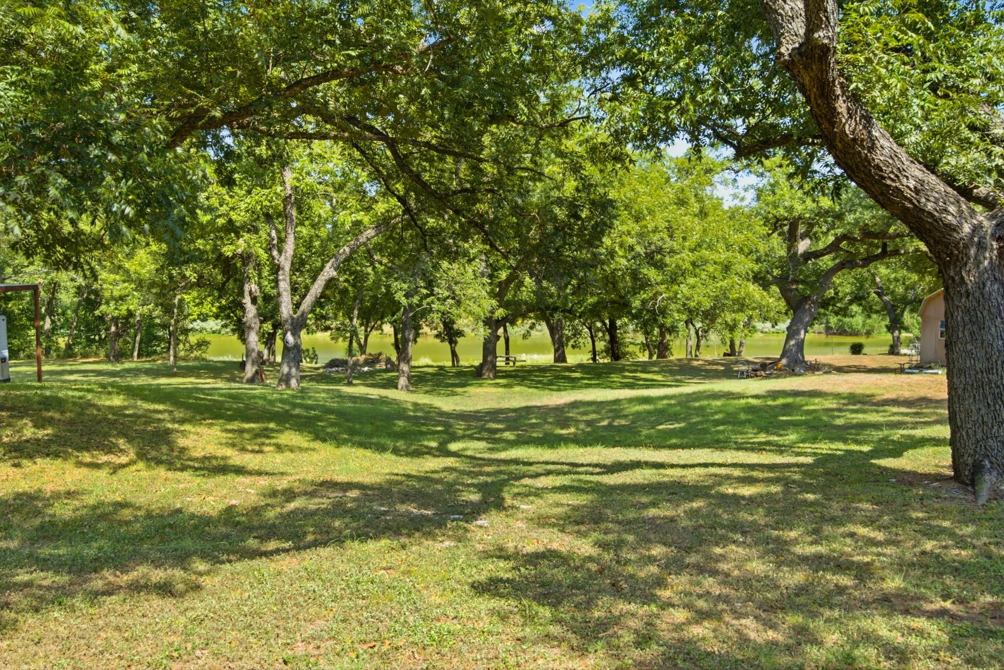 Single Family Residence For Sale in Hood County , 8704 Frontier Court, Granbury, Texas 76048, 2 Bedroom, 1 Bathroom, Garage spaces, 1,140 Sqft, built in 1975, mls#21382660, Real Estate Agent in Granbury, Homes For Sale in Hood county, Homes For Sale in Granbury, Realtor in Granbury Texas, Real Estate Brokerage Independent Realty Texas, Luminita Cordes Realtor