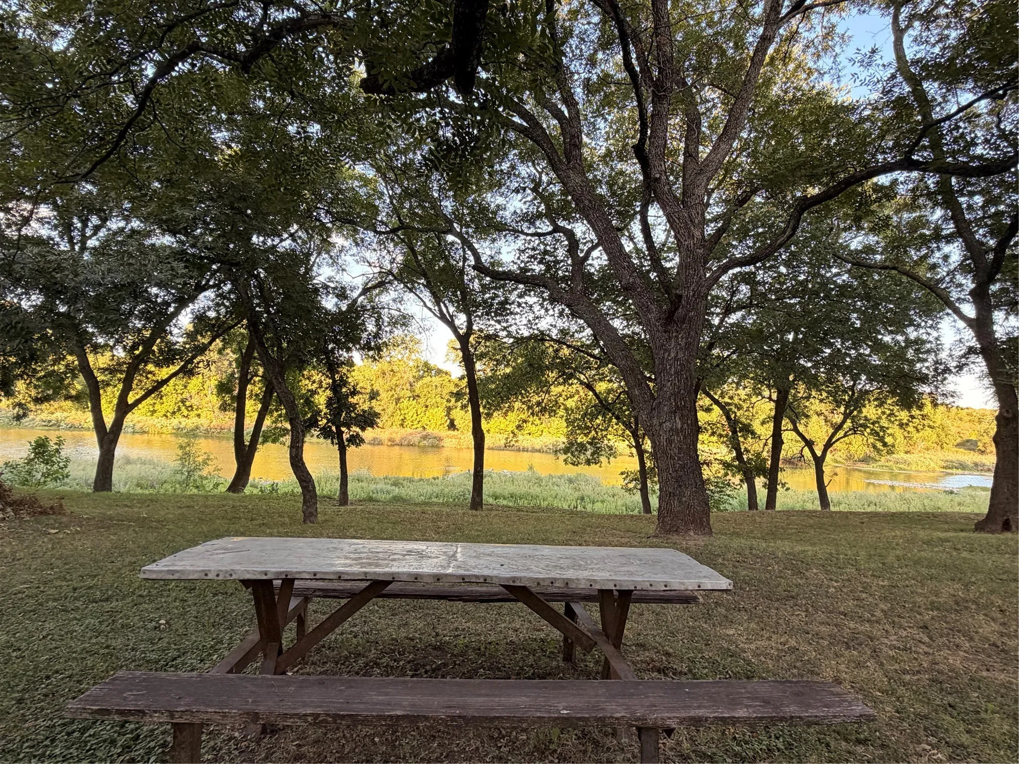 Single Family Residence For Sale in Hood County , 8704 Frontier Court, Granbury, Texas 76048, 2 Bedroom, 1 Bathroom, Garage spaces, 1,140 Sqft, built in 1975, mls#21382660, Real Estate Agent in Granbury, Homes For Sale in Hood county, Homes For Sale in Granbury, Realtor in Granbury Texas, Real Estate Brokerage Independent Realty Texas, Luminita Cordes Realtor