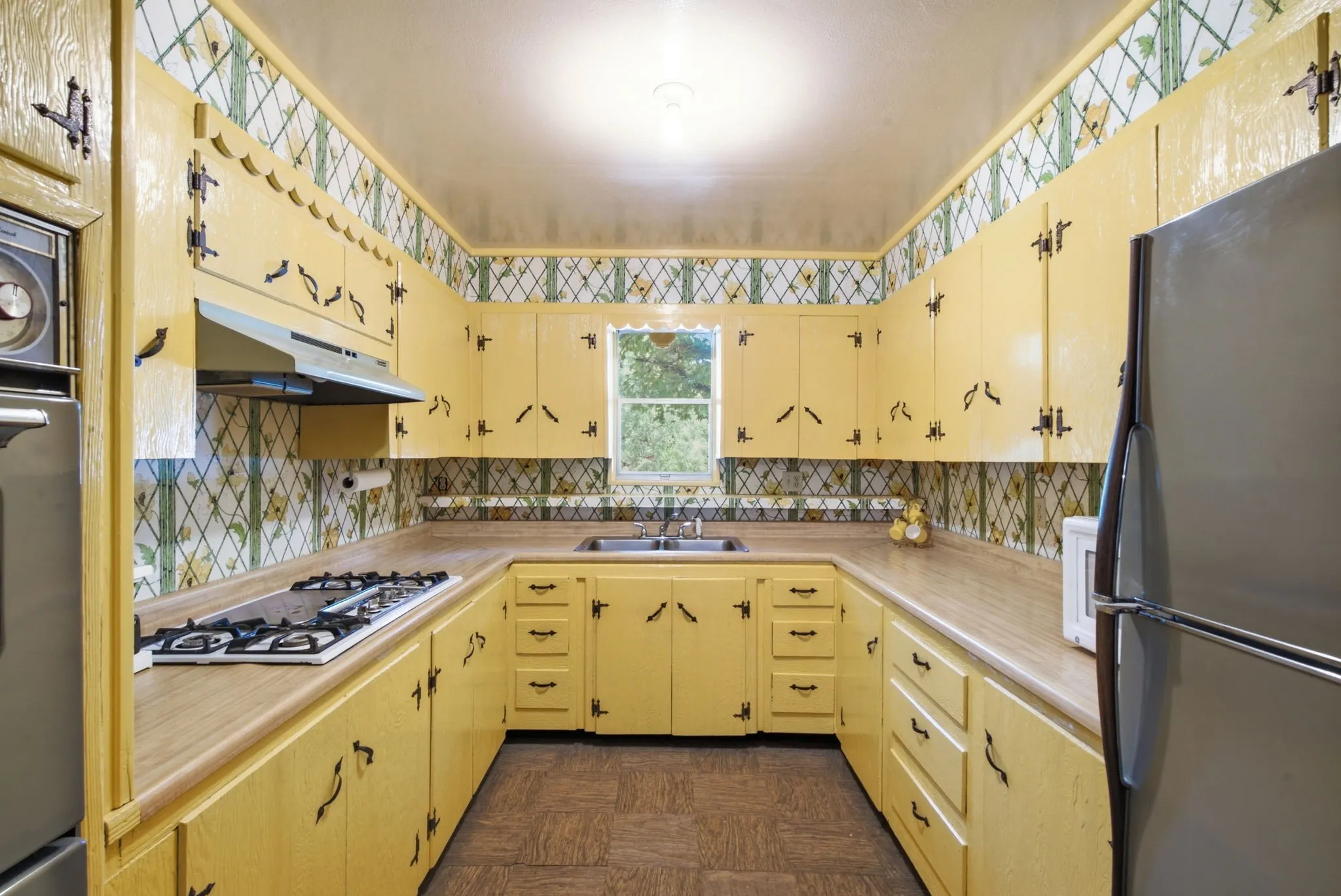 Single Family Residence For Sale in Hood County , 8704 Frontier Court, Granbury, Texas 76048, 2 Bedroom, 1 Bathroom, Garage spaces, 1,140 Sqft, built in 1975, mls#21382660, Real Estate Agent in Granbury, Homes For Sale in Hood county, Homes For Sale in Granbury, Realtor in Granbury Texas, Real Estate Brokerage Independent Realty Texas, Luminita Cordes Realtor