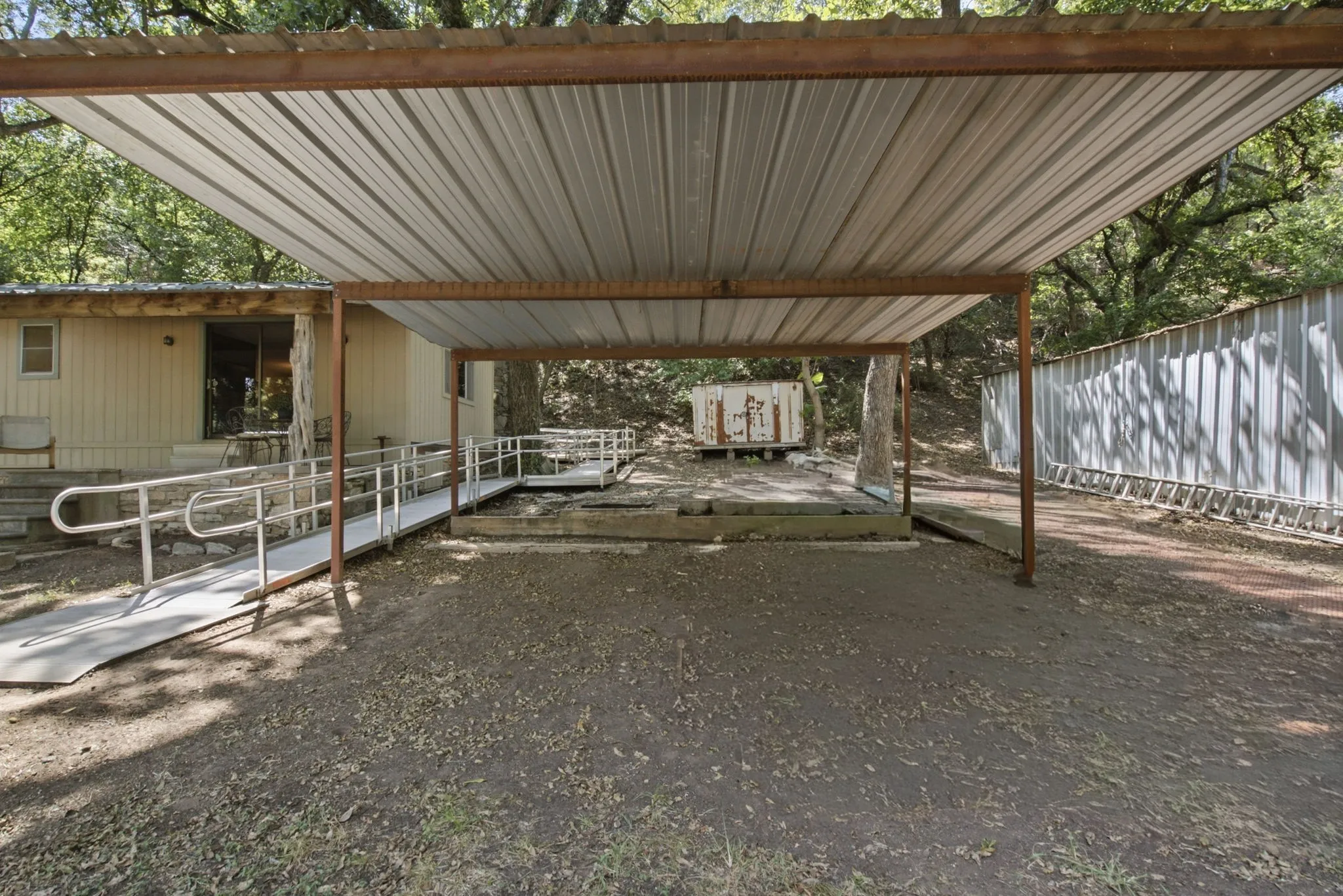 Single Family Residence For Sale in Hood County , 8704 Frontier Court, Granbury, Texas 76048, 2 Bedroom, 1 Bathroom, Garage spaces, 1,140 Sqft, built in 1975, mls#21382660, Real Estate Agent in Granbury, Homes For Sale in Hood county, Homes For Sale in Granbury, Realtor in Granbury Texas, Real Estate Brokerage Independent Realty Texas, Luminita Cordes Realtor