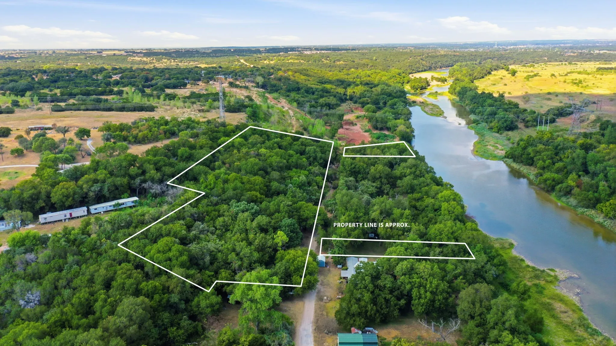 Single Family Residence For Sale in Hood County , 8704 Frontier Court, Granbury, Texas 76048, 2 Bedroom, 1 Bathroom, Garage spaces, 1,140 Sqft, built in 1975, mls#21382660, Real Estate Agent in Granbury, Homes For Sale in Hood county, Homes For Sale in Granbury, Realtor in Granbury Texas, Real Estate Brokerage Independent Realty Texas, Luminita Cordes Realtor