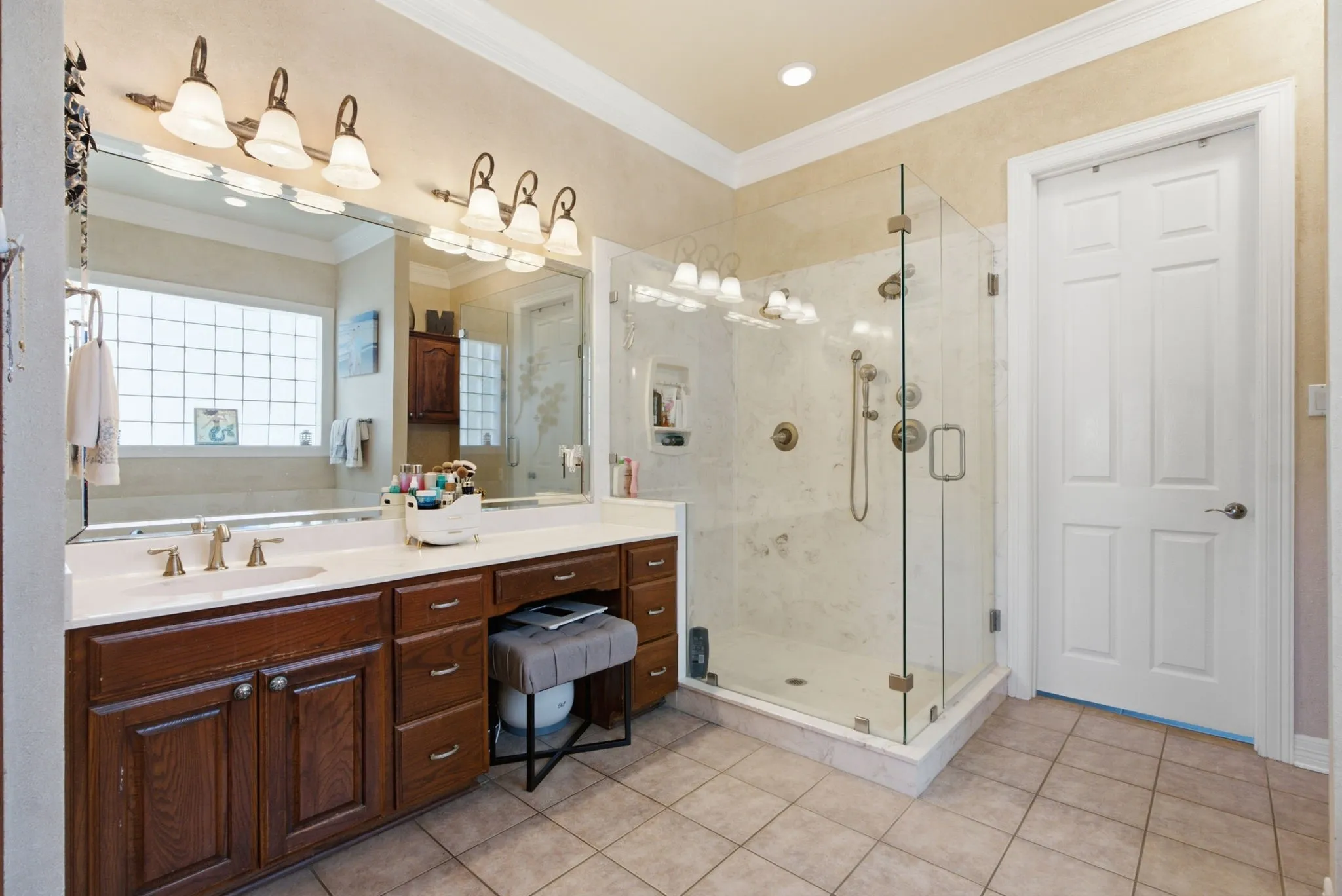 Single Family Residence For Sale in Smith County , 10936 Deer Creek Drive, Tyler, Texas 75707, 4 Bedroom, 4 Bathroom, 2 Garage spaces, 3,912 Sqft, built in 2002, mls#21383658, Real Estate Agent in Tyler, Homes For Sale in Smith county, Homes For Sale in Tyler, Realtor in Tyler Texas, Real Estate Brokerage Independent Realty Texas, Luminita Cordes Realtor