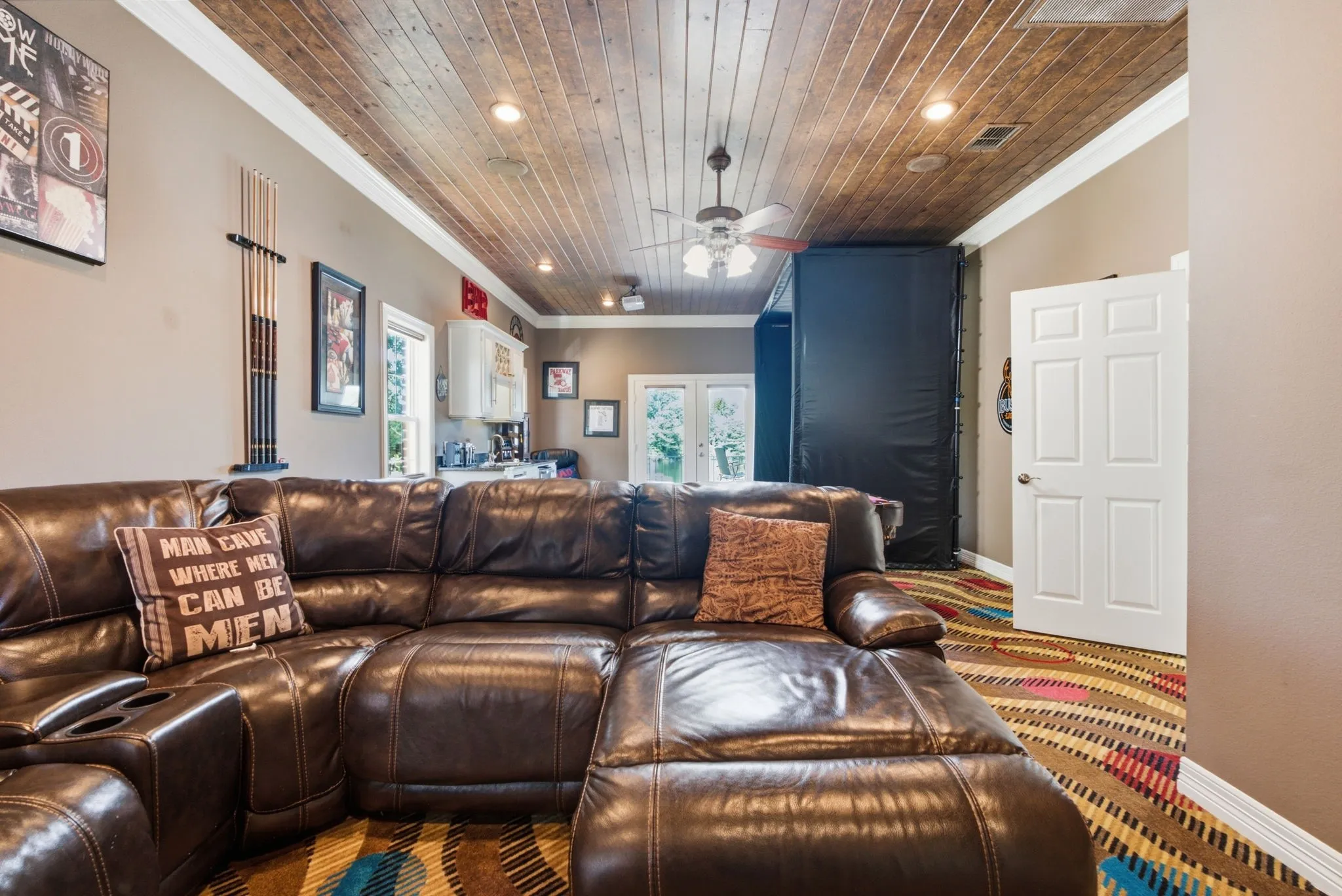 Single Family Residence For Sale in Smith County , 10936 Deer Creek Drive, Tyler, Texas 75707, 4 Bedroom, 4 Bathroom, 2 Garage spaces, 3,912 Sqft, built in 2002, mls#21383658, Real Estate Agent in Tyler, Homes For Sale in Smith county, Homes For Sale in Tyler, Realtor in Tyler Texas, Real Estate Brokerage Independent Realty Texas, Luminita Cordes Realtor