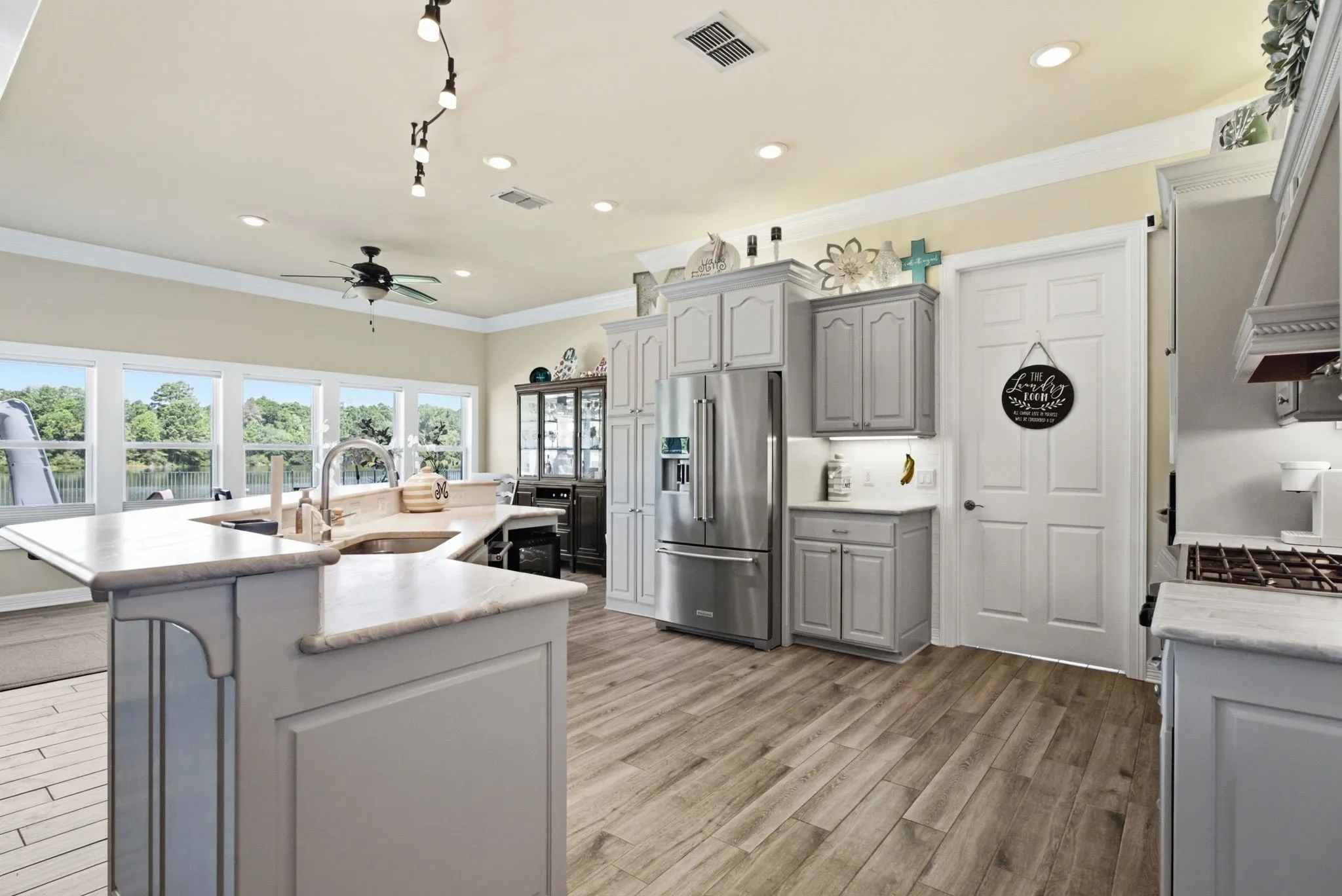 Single Family Residence For Sale in Smith County , 10936 Deer Creek Drive, Tyler, Texas 75707, 4 Bedroom, 4 Bathroom, 2 Garage spaces, 3,912 Sqft, built in 2002, mls#21383658, Real Estate Agent in Tyler, Homes For Sale in Smith county, Homes For Sale in Tyler, Realtor in Tyler Texas, Real Estate Brokerage Independent Realty Texas, Luminita Cordes Realtor