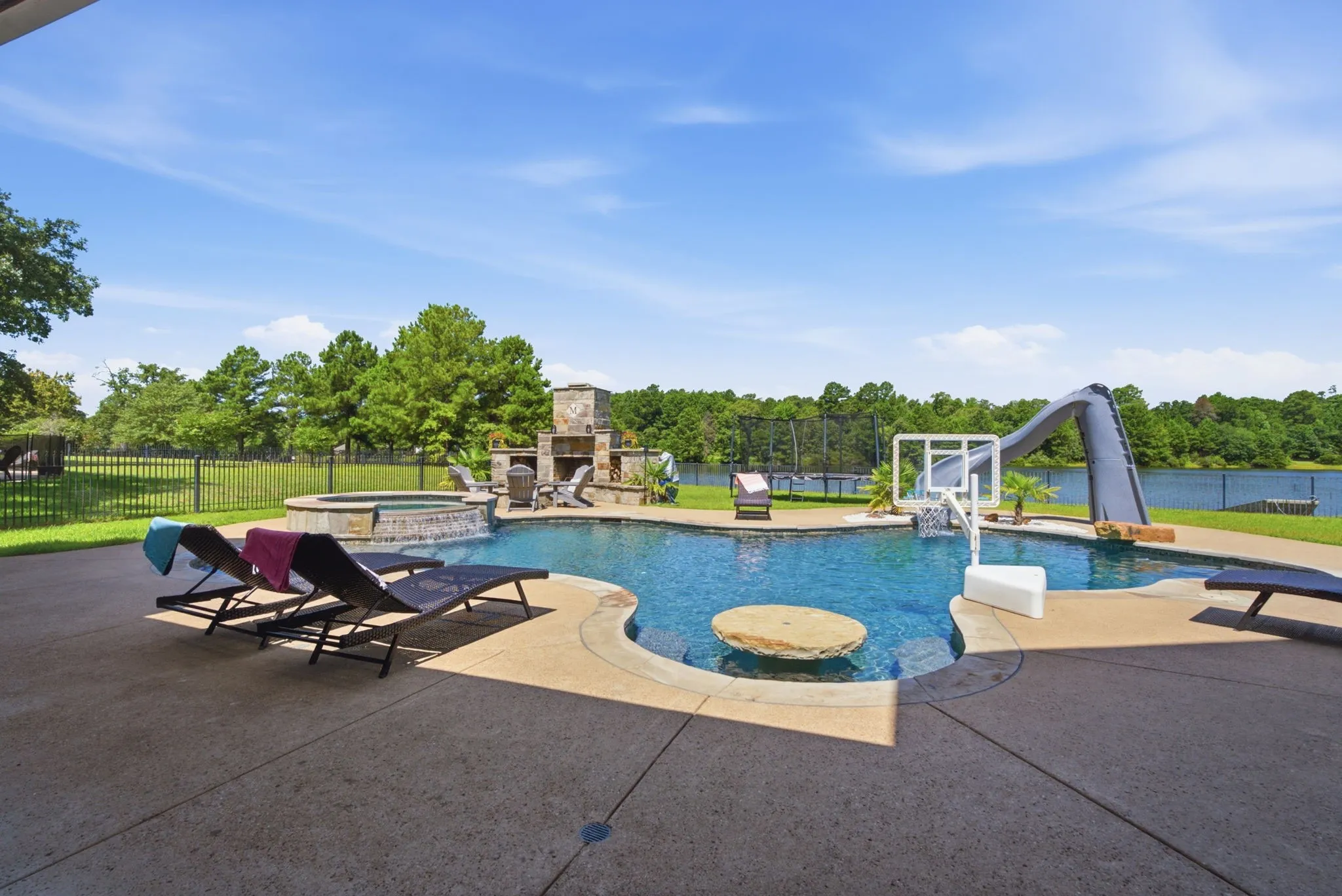 Single Family Residence For Sale in Smith County , 10936 Deer Creek Drive, Tyler, Texas 75707, 4 Bedroom, 4 Bathroom, 2 Garage spaces, 3,912 Sqft, built in 2002, mls#21383658, Real Estate Agent in Tyler, Homes For Sale in Smith county, Homes For Sale in Tyler, Realtor in Tyler Texas, Real Estate Brokerage Independent Realty Texas, Luminita Cordes Realtor