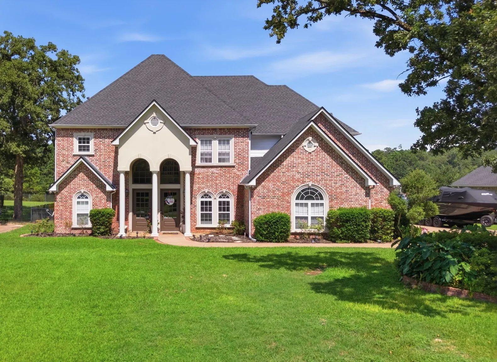 Single Family Residence For Sale in Smith County , 10936 Deer Creek Drive, Tyler, Texas 75707, 4 Bedroom, 4 Bathroom, 2 Garage spaces, 3,912 Sqft, built in 2002, mls#21383658, Real Estate Agent in Tyler, Homes For Sale in Smith county, Homes For Sale in Tyler, Realtor in Tyler Texas, Real Estate Brokerage Independent Realty Texas, Luminita Cordes Realtor