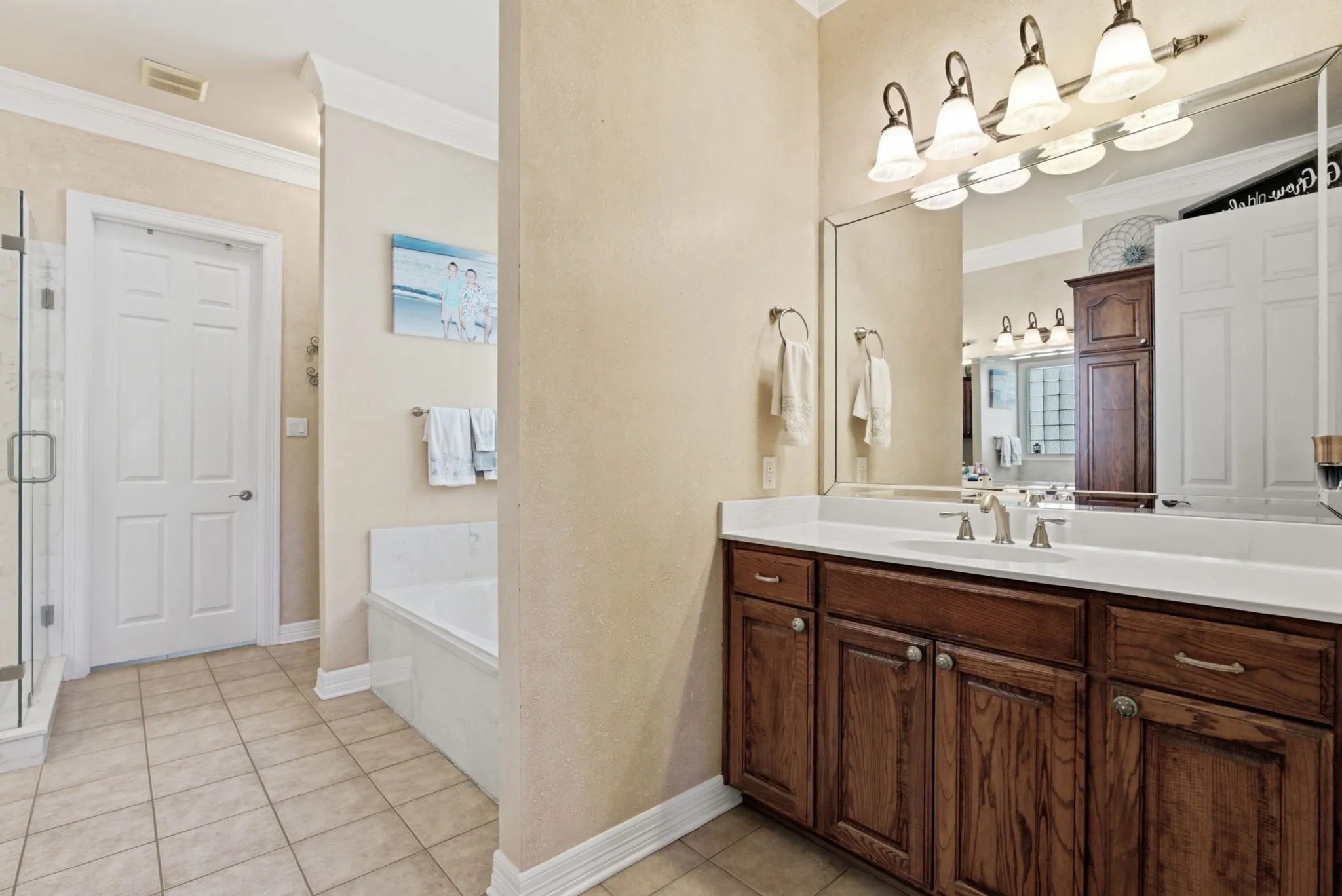 Single Family Residence For Sale in Smith County , 10936 Deer Creek Drive, Tyler, Texas 75707, 4 Bedroom, 4 Bathroom, 2 Garage spaces, 3,912 Sqft, built in 2002, mls#21383658, Real Estate Agent in Tyler, Homes For Sale in Smith county, Homes For Sale in Tyler, Realtor in Tyler Texas, Real Estate Brokerage Independent Realty Texas, Luminita Cordes Realtor