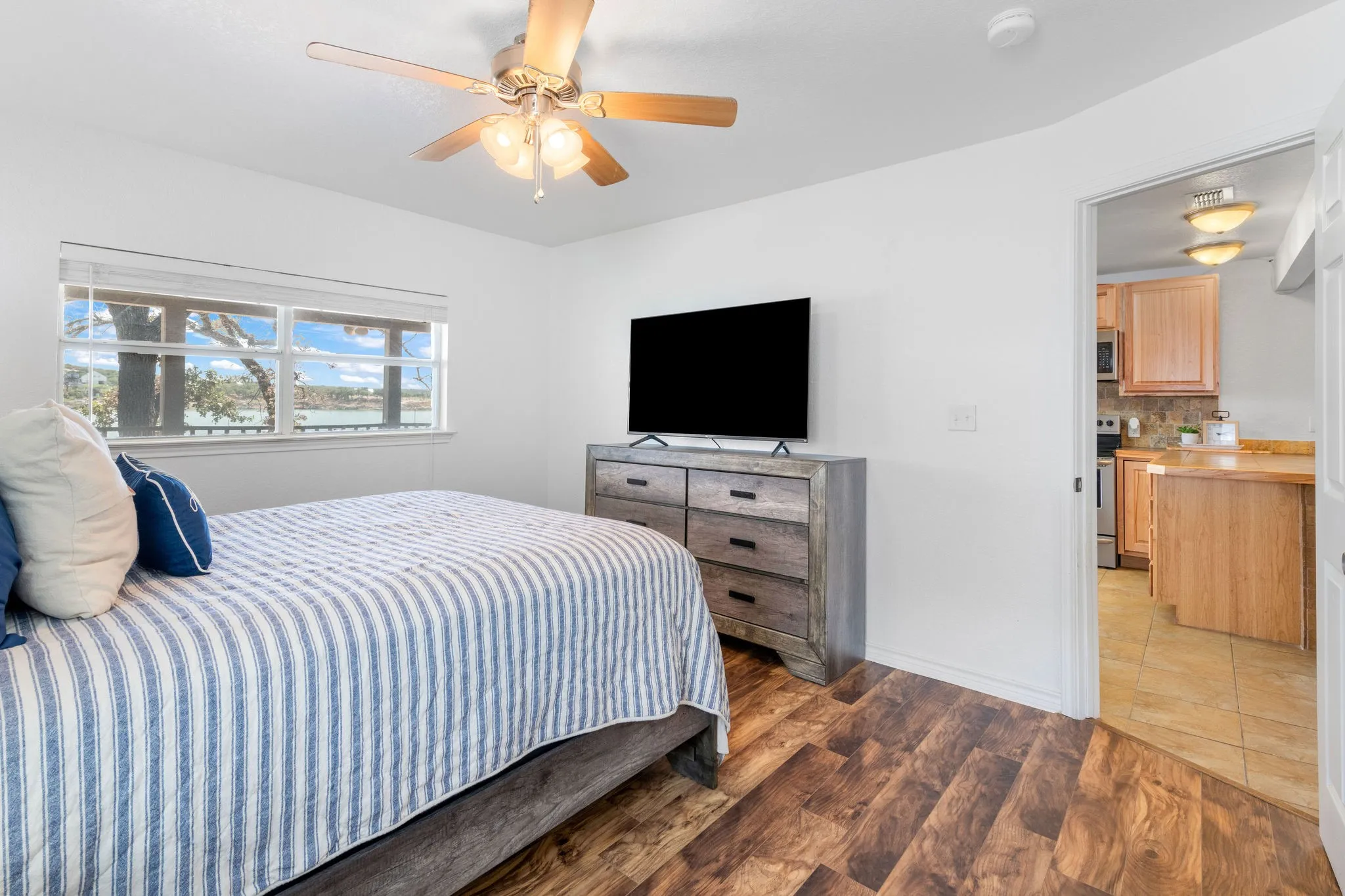 Single Family Residence For Sale in Eastland County , 969 N Shore Drive, Cisco, Texas 76437, 3 Bedroom, 2 Bathroom, Garage spaces, 1,168 Sqft, built in 1945, mls#21383661, Real Estate Agent in Cisco, Homes For Sale in Eastland county, Homes For Sale in Cisco, Realtor in Cisco Texas, Real Estate Brokerage Independent Realty Texas, Luminita Cordes Realtor