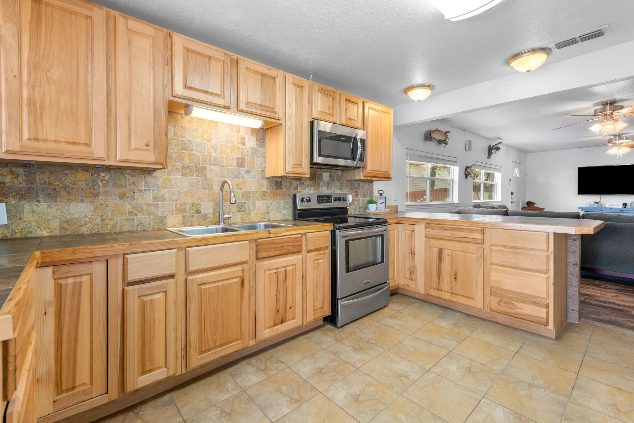 Single Family Residence For Sale in Eastland County , 969 N Shore Drive, Cisco, Texas 76437, 3 Bedroom, 2 Bathroom, Garage spaces, 1,168 Sqft, built in 1945, mls#21383661, Real Estate Agent in Cisco, Homes For Sale in Eastland county, Homes For Sale in Cisco, Realtor in Cisco Texas, Real Estate Brokerage Independent Realty Texas, Luminita Cordes Realtor