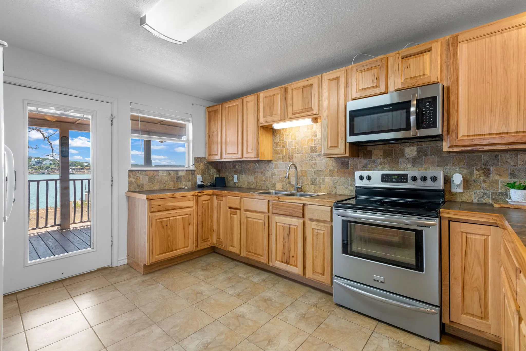 Single Family Residence For Sale in Eastland County , 969 N Shore Drive, Cisco, Texas 76437, 3 Bedroom, 2 Bathroom, Garage spaces, 1,168 Sqft, built in 1945, mls#21383661, Real Estate Agent in Cisco, Homes For Sale in Eastland county, Homes For Sale in Cisco, Realtor in Cisco Texas, Real Estate Brokerage Independent Realty Texas, Luminita Cordes Realtor