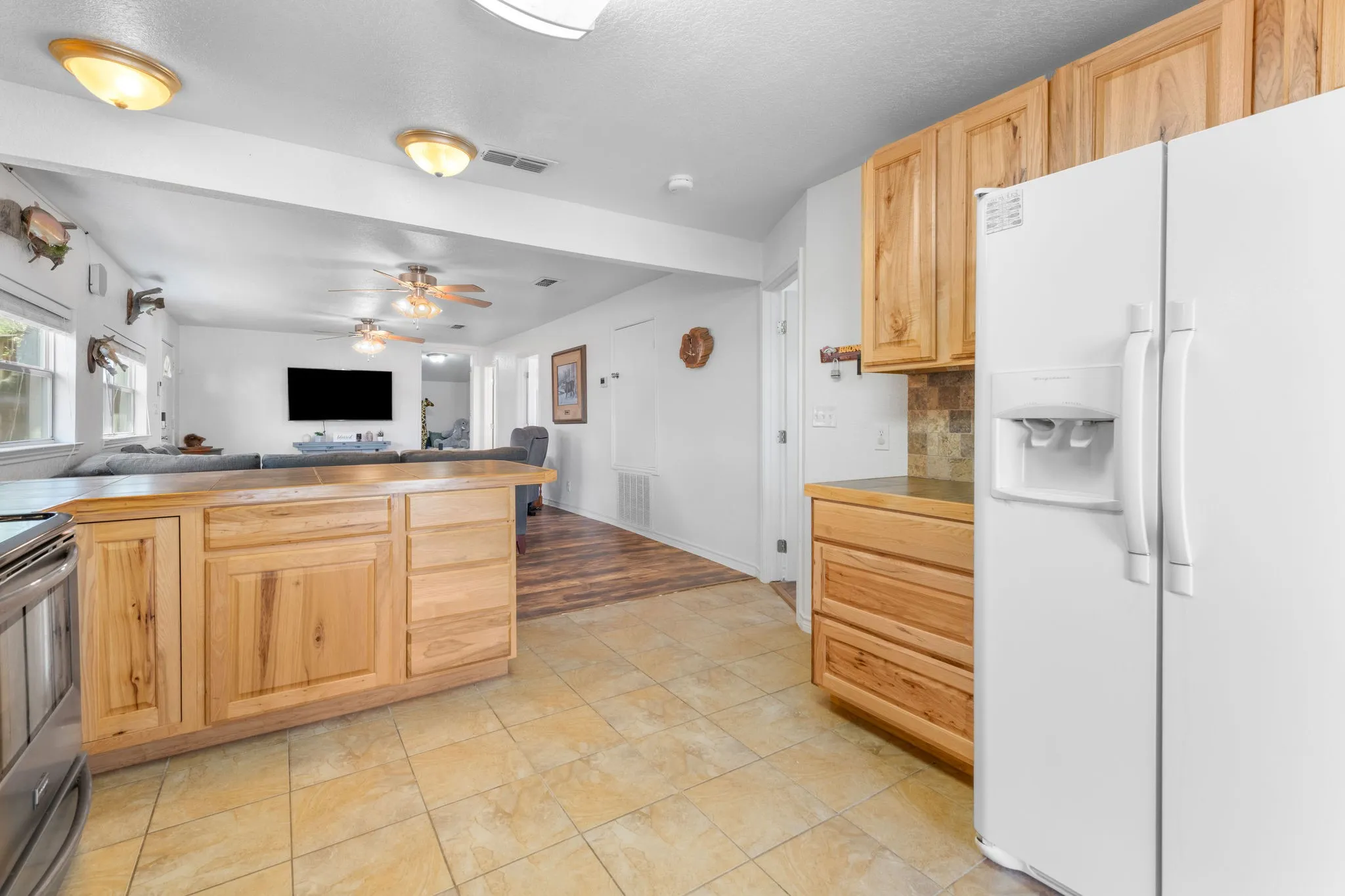 Single Family Residence For Sale in Eastland County , 969 N Shore Drive, Cisco, Texas 76437, 3 Bedroom, 2 Bathroom, Garage spaces, 1,168 Sqft, built in 1945, mls#21383661, Real Estate Agent in Cisco, Homes For Sale in Eastland county, Homes For Sale in Cisco, Realtor in Cisco Texas, Real Estate Brokerage Independent Realty Texas, Luminita Cordes Realtor