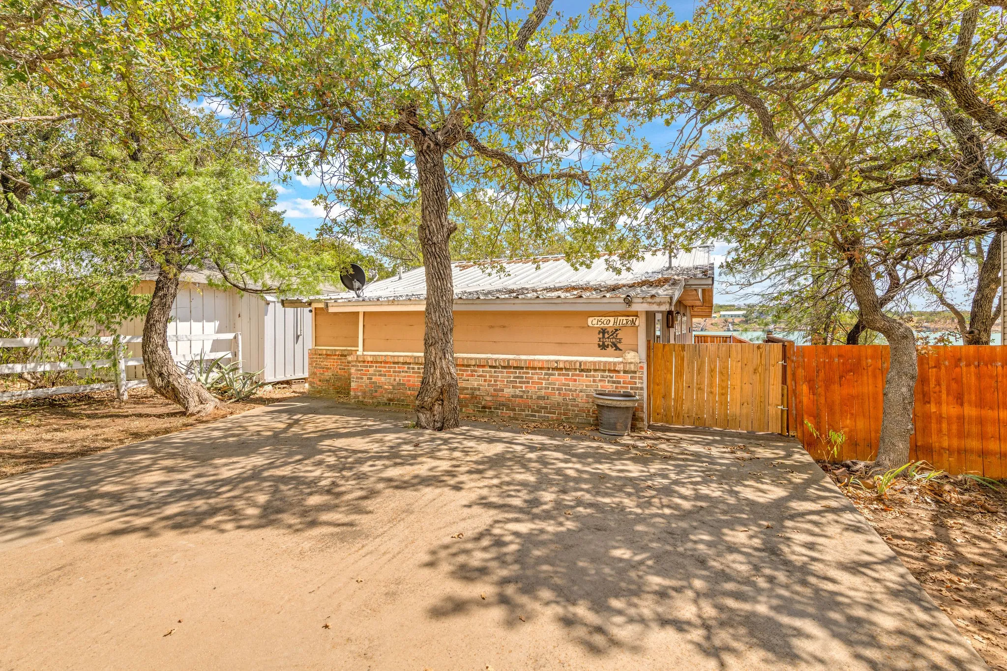 Single Family Residence For Sale in Eastland County , 969 N Shore Drive, Cisco, Texas 76437, 3 Bedroom, 2 Bathroom, Garage spaces, 1,168 Sqft, built in 1945, mls#21383661, Real Estate Agent in Cisco, Homes For Sale in Eastland county, Homes For Sale in Cisco, Realtor in Cisco Texas, Real Estate Brokerage Independent Realty Texas, Luminita Cordes Realtor