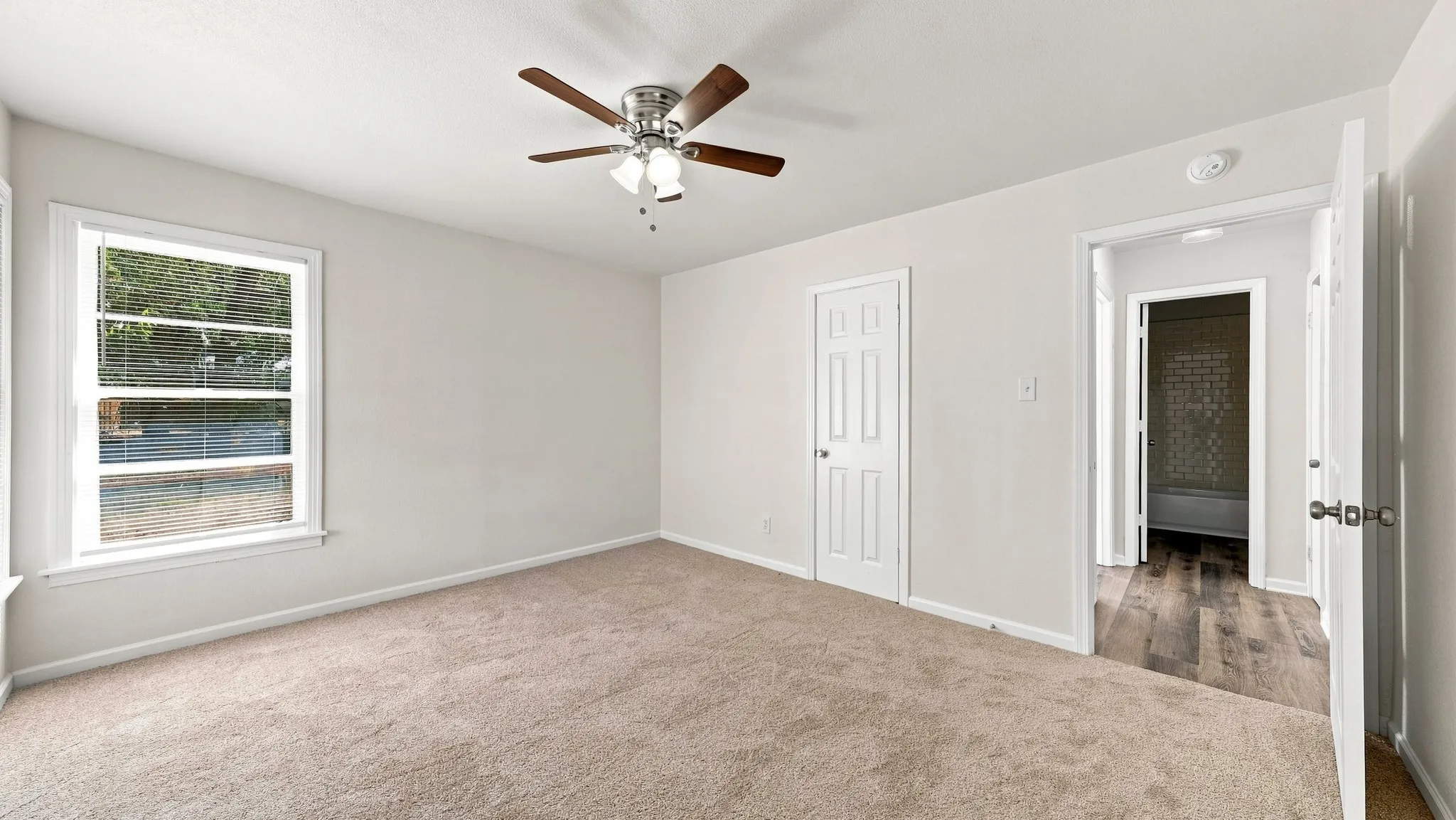 Single Family Residence For Sale in Tarrant County , 3728 Hardeman Street, Fort Worth, Texas 76119, 2 Bedroom, 1 Bathroom, 1 Garage spaces, 841 Sqft, built in 1952, mls#21383663, Real Estate Agent in Fort Worth, Homes For Sale in Tarrant county, Homes For Sale in Fort Worth, Realtor in Fort Worth Texas, Real Estate Brokerage Independent Realty Texas, Luminita Cordes Realtor