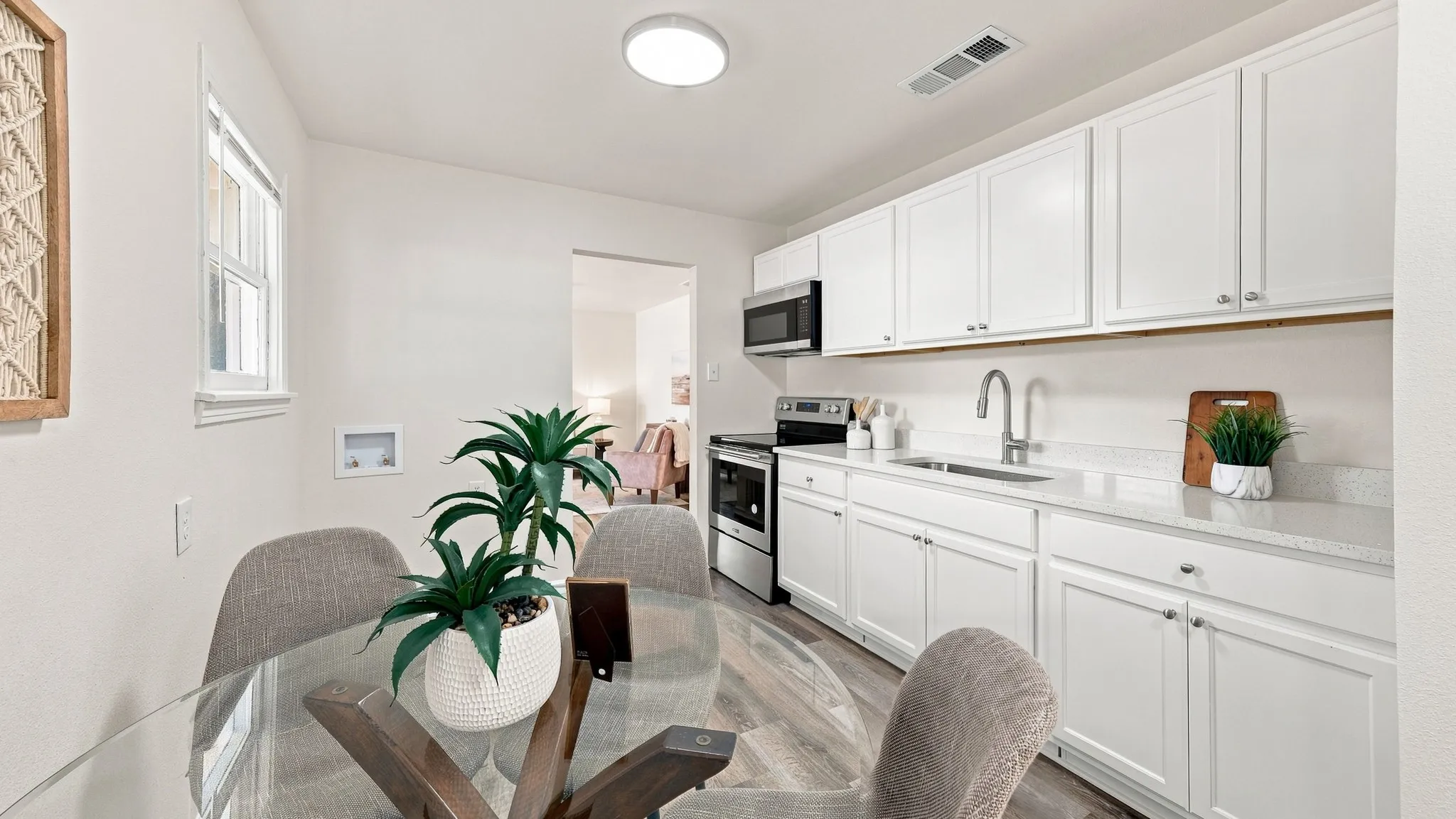 Single Family Residence For Sale in Tarrant County , 3728 Hardeman Street, Fort Worth, Texas 76119, 2 Bedroom, 1 Bathroom, 1 Garage spaces, 841 Sqft, built in 1952, mls#21383663, Real Estate Agent in Fort Worth, Homes For Sale in Tarrant county, Homes For Sale in Fort Worth, Realtor in Fort Worth Texas, Real Estate Brokerage Independent Realty Texas, Luminita Cordes Realtor