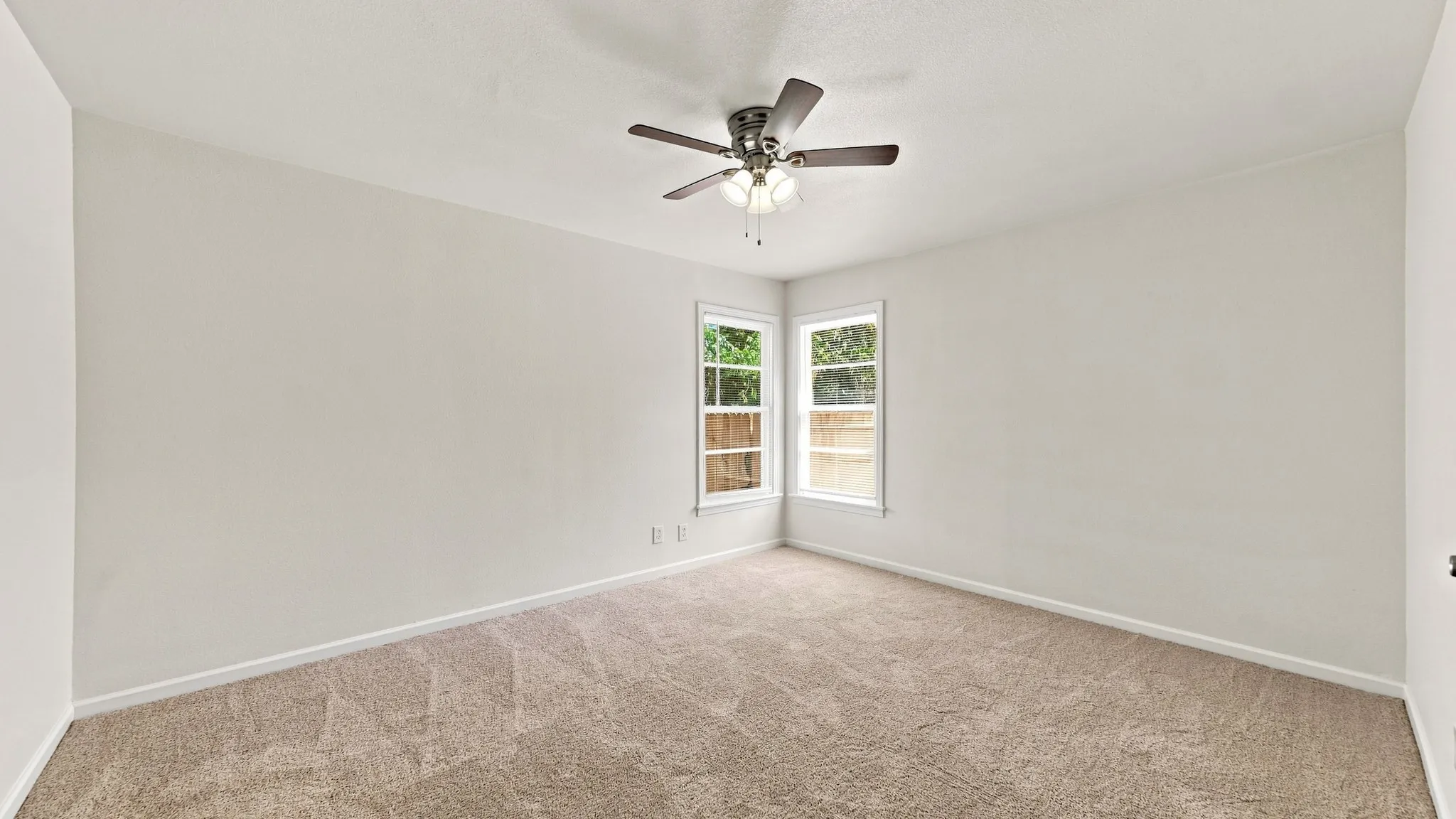 Single Family Residence For Sale in Tarrant County , 3728 Hardeman Street, Fort Worth, Texas 76119, 2 Bedroom, 1 Bathroom, 1 Garage spaces, 841 Sqft, built in 1952, mls#21383663, Real Estate Agent in Fort Worth, Homes For Sale in Tarrant county, Homes For Sale in Fort Worth, Realtor in Fort Worth Texas, Real Estate Brokerage Independent Realty Texas, Luminita Cordes Realtor