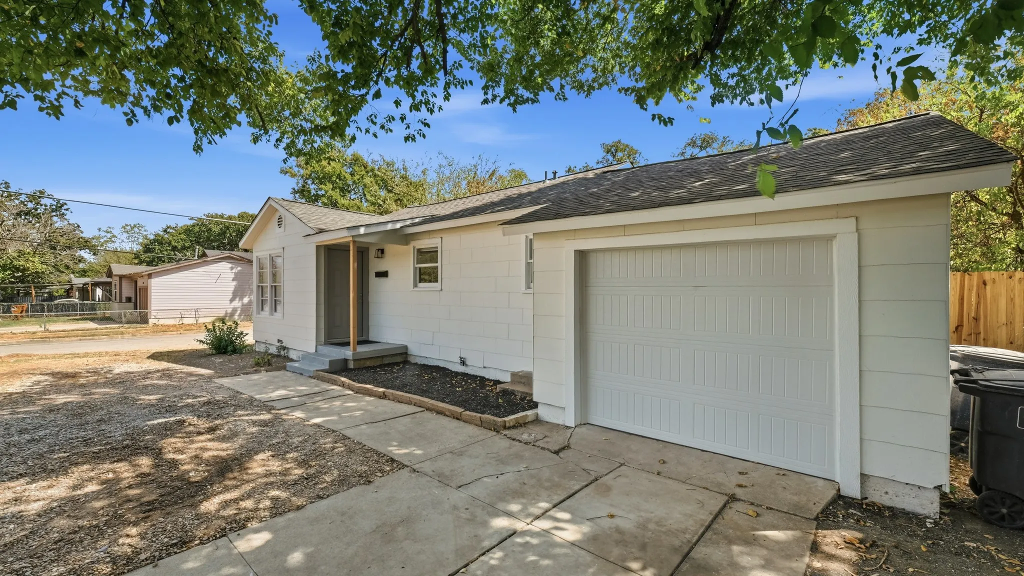Single Family Residence For Sale in Tarrant County , 3728 Hardeman Street, Fort Worth, Texas 76119, 2 Bedroom, 1 Bathroom, 1 Garage spaces, 841 Sqft, built in 1952, mls#21383663, Real Estate Agent in Fort Worth, Homes For Sale in Tarrant county, Homes For Sale in Fort Worth, Realtor in Fort Worth Texas, Real Estate Brokerage Independent Realty Texas, Luminita Cordes Realtor